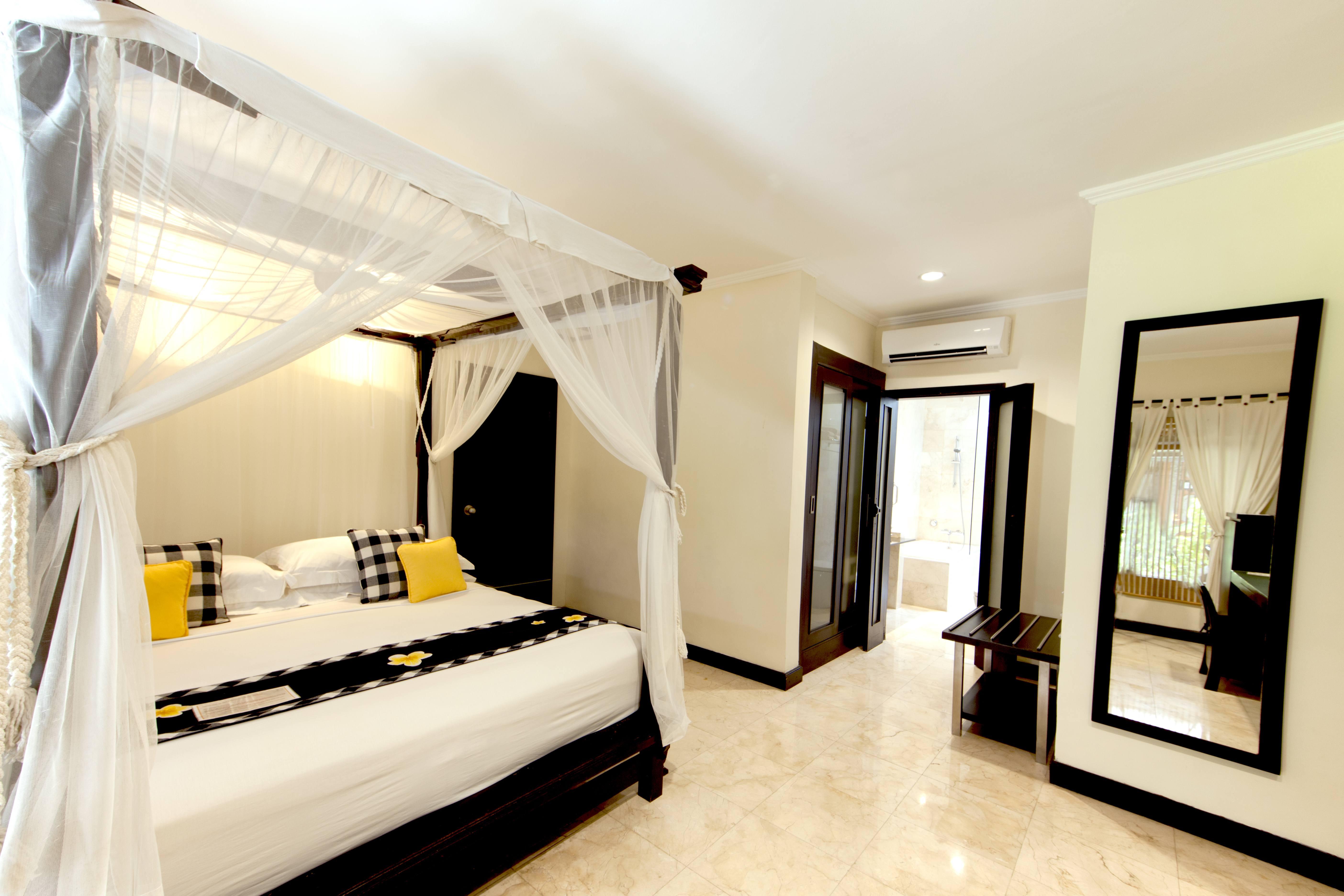 Legian Beach Hotel