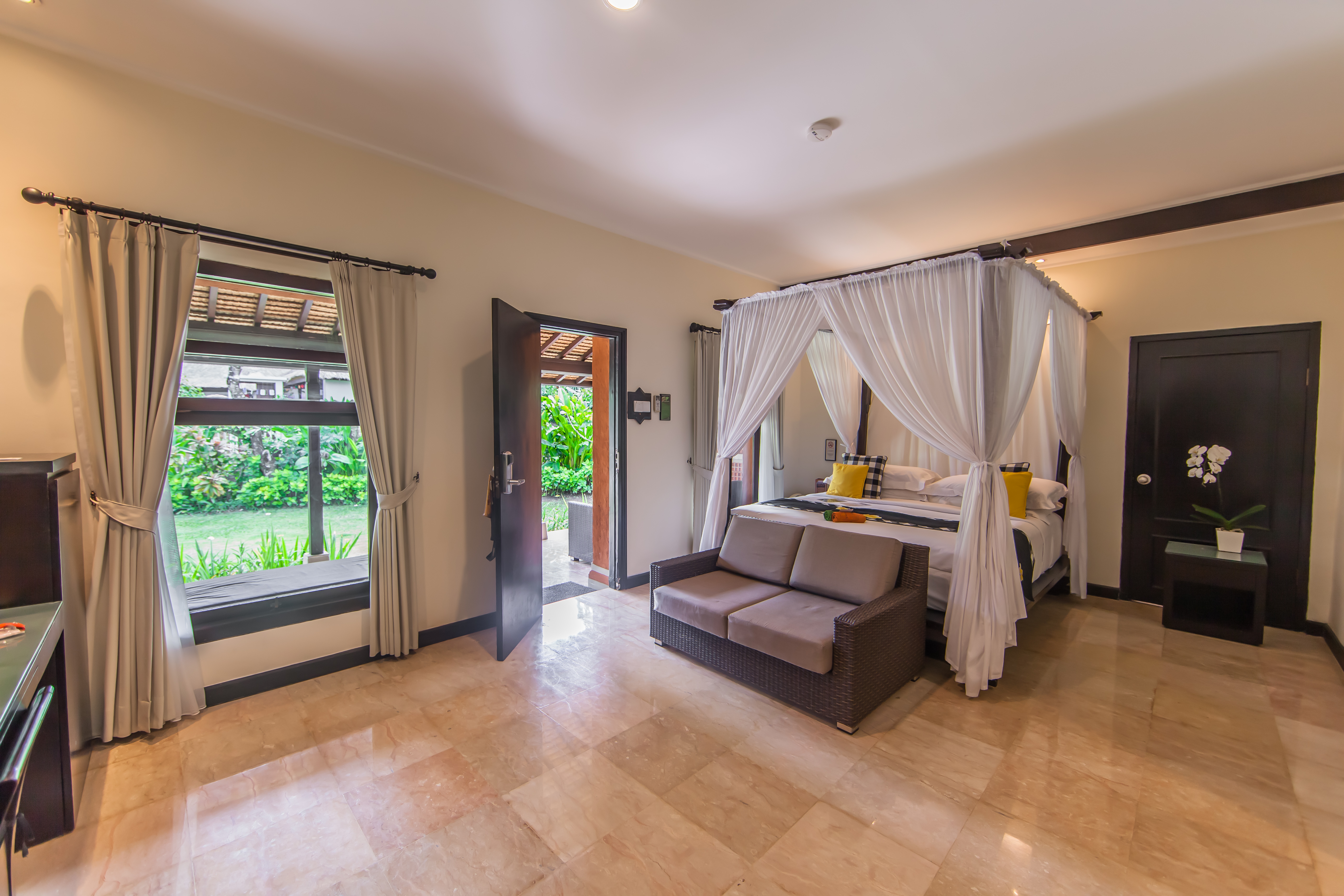 Legian Beach Hotel