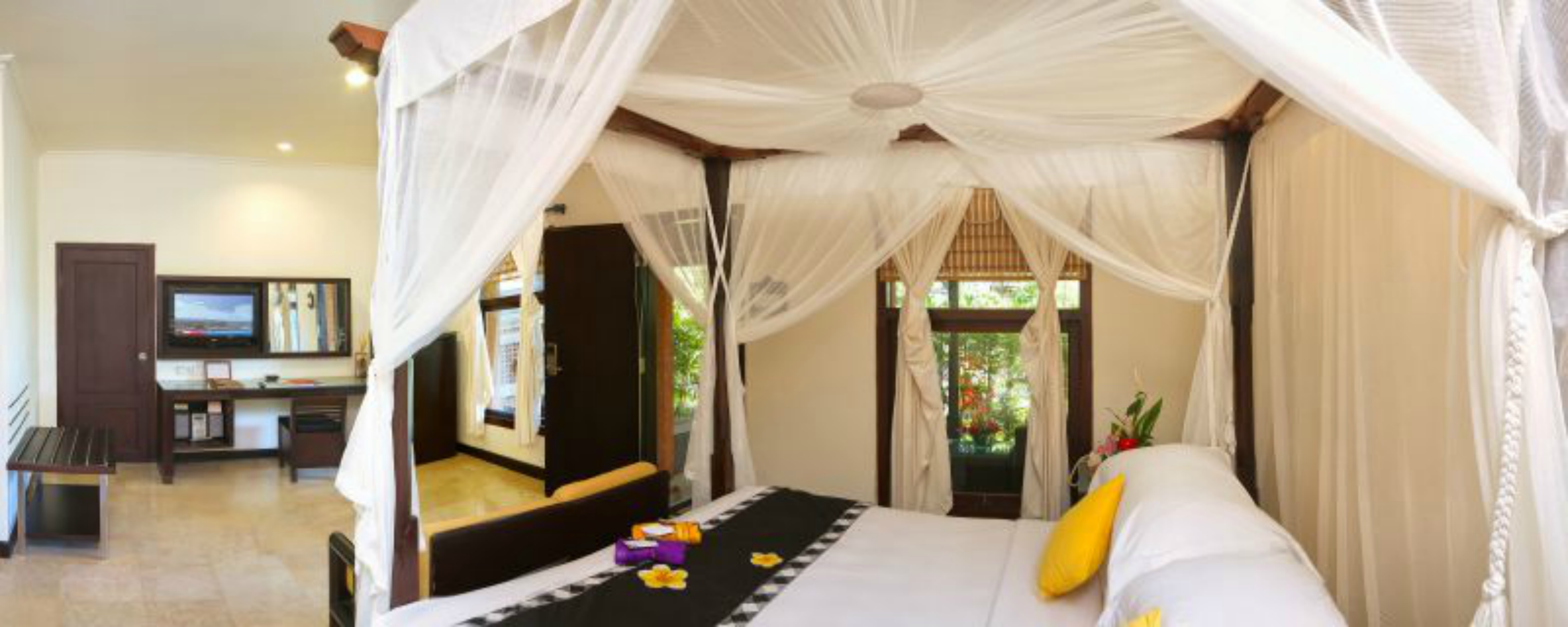 Legian Beach Hotel