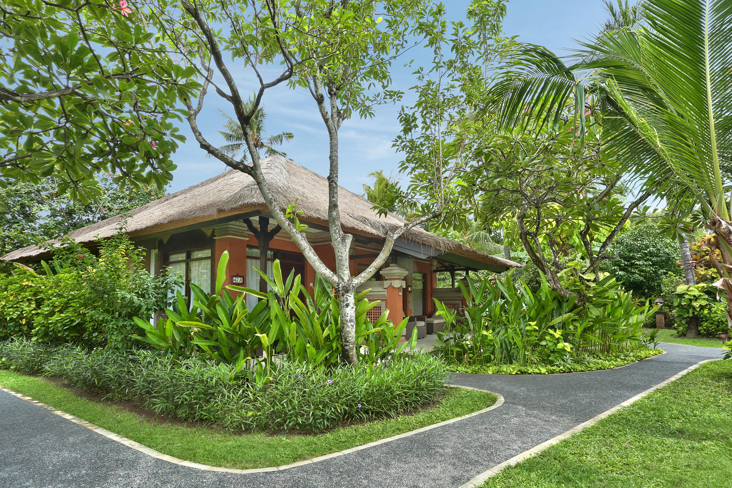 Legian Beach Hotel