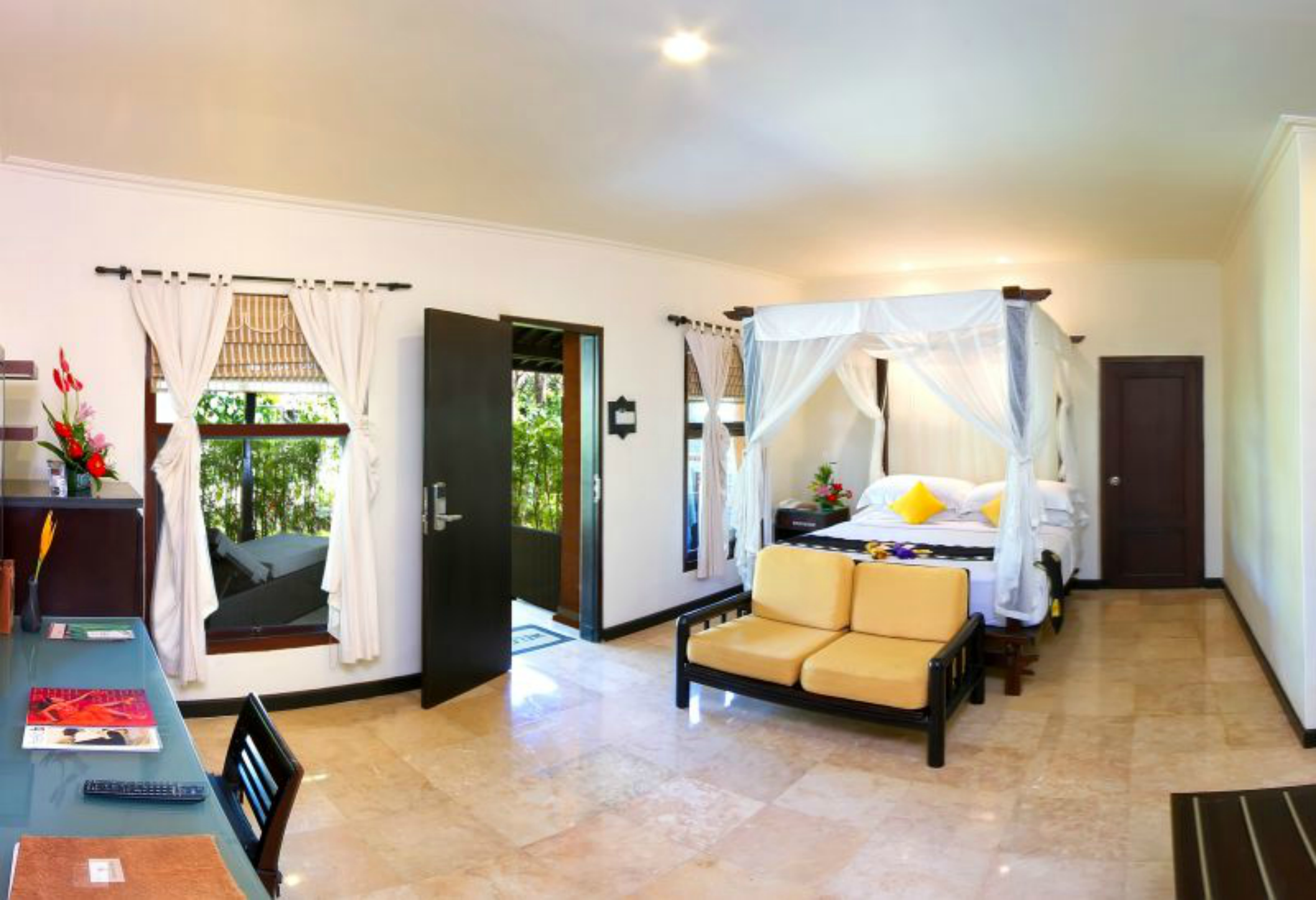 Legian Beach Hotel