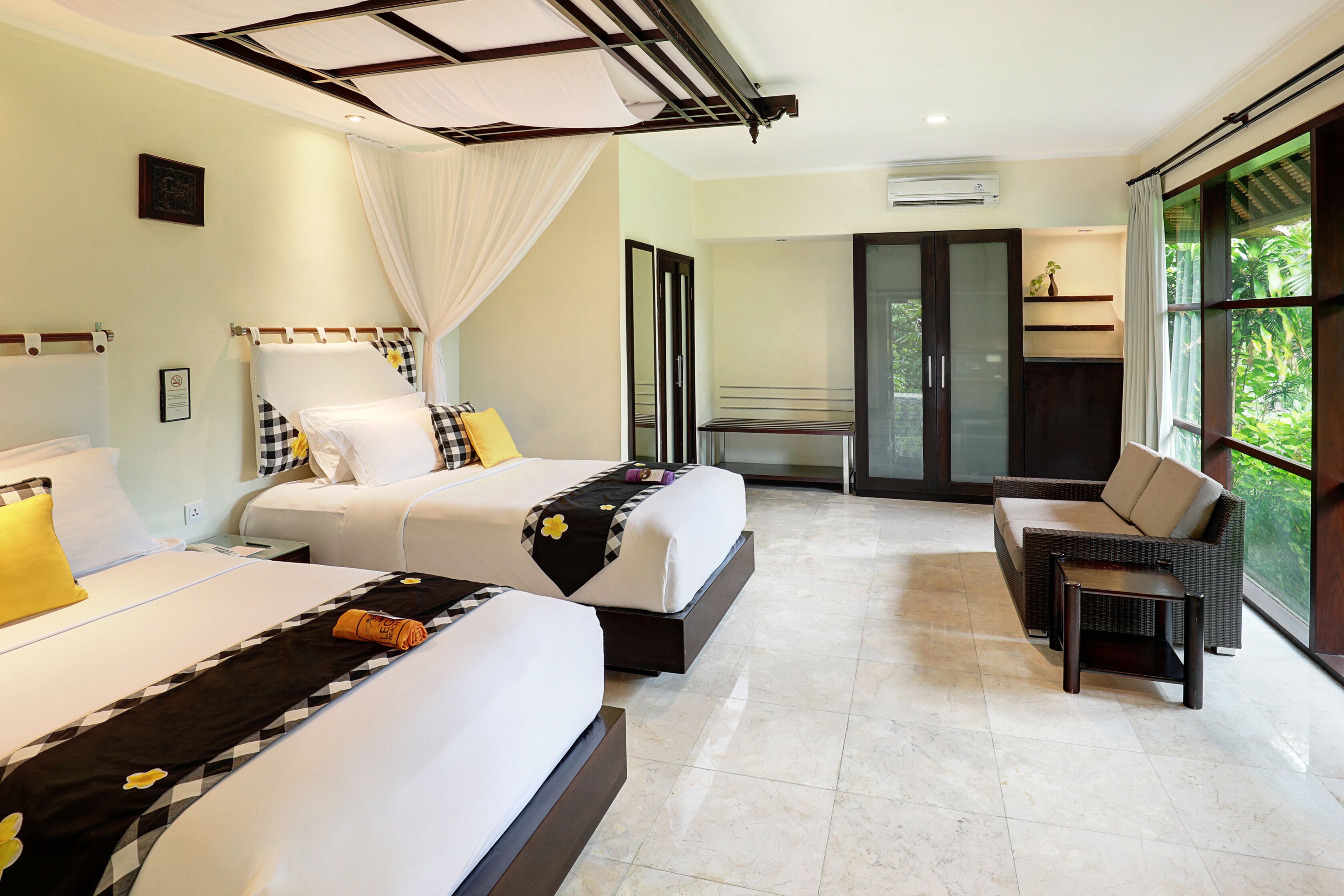 Legian Beach Hotel