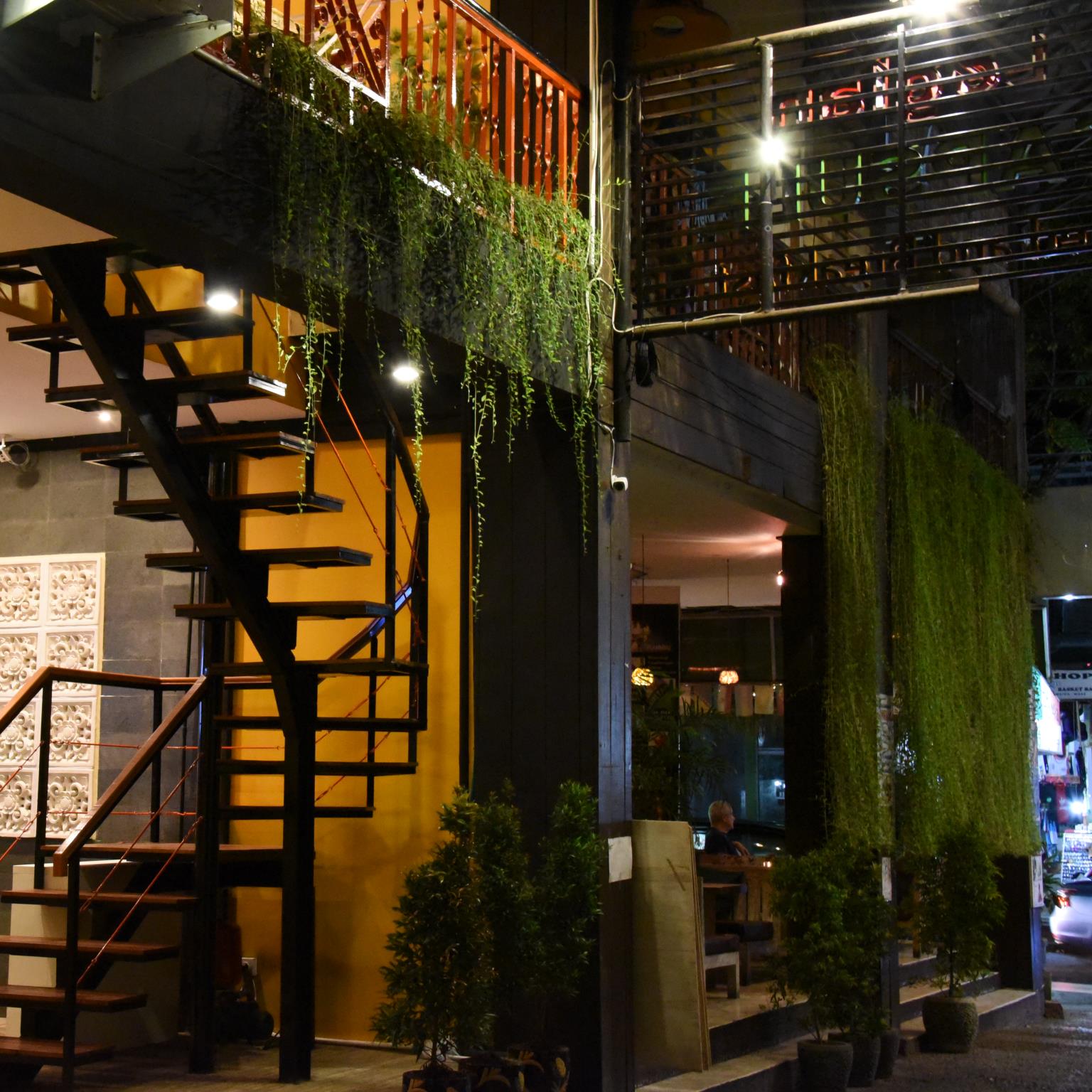 Legian Capsule
