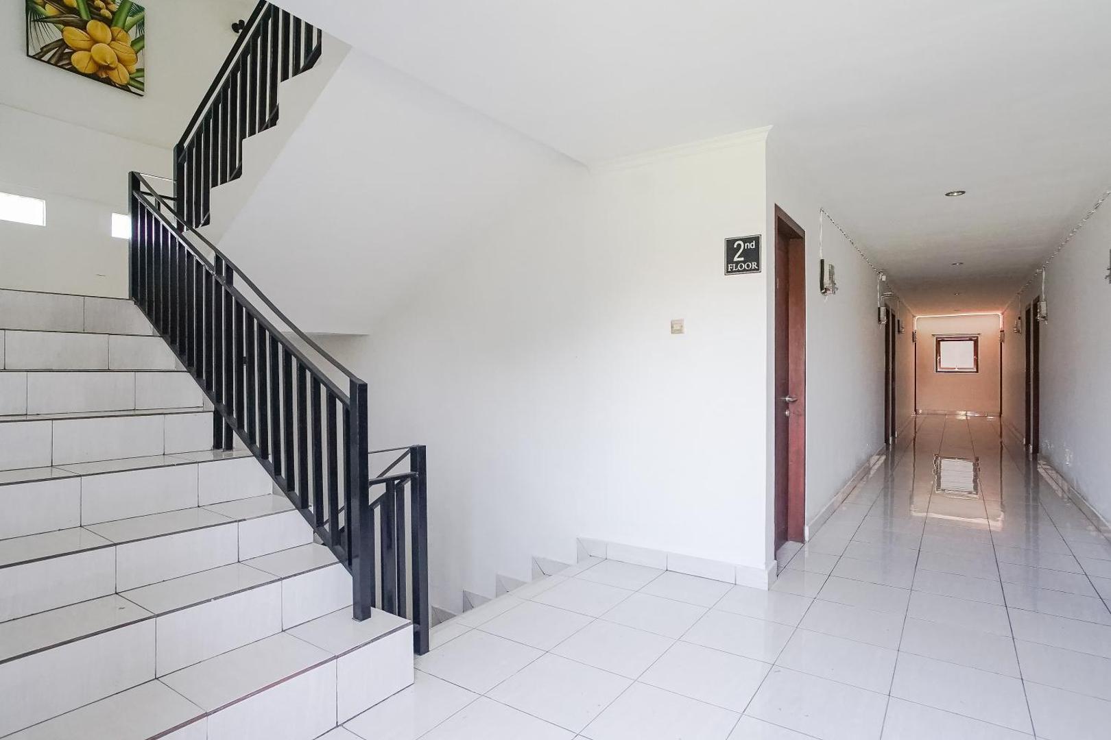 OYO 90082 Gana Inn Legian