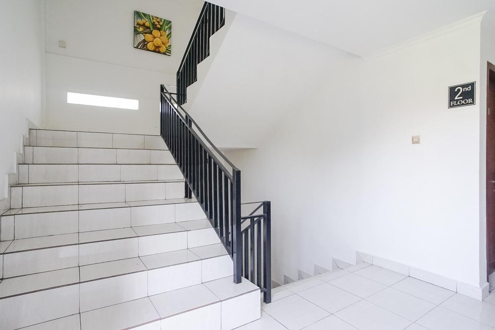 OYO 90082 Gana Inn Legian