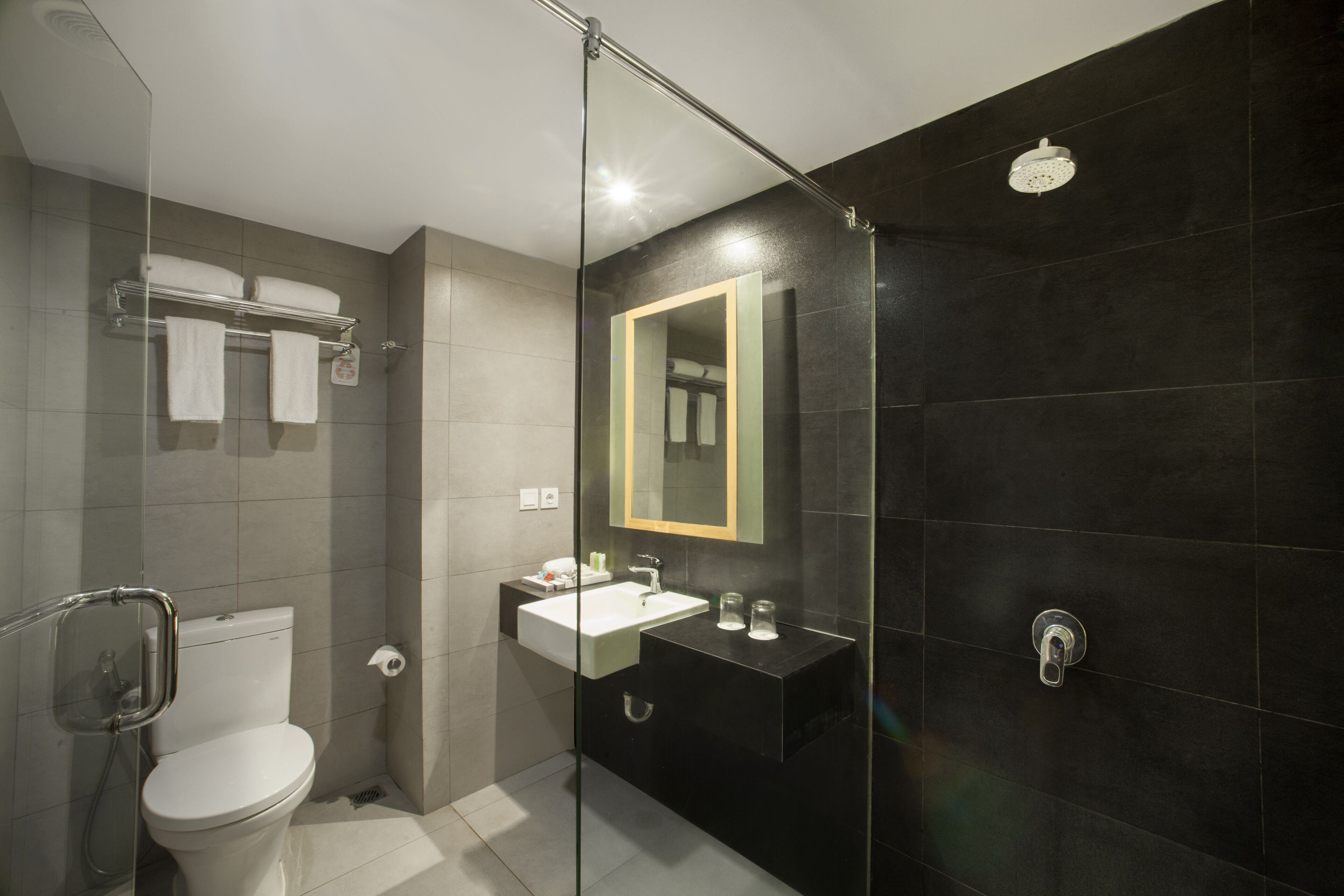SEVN Legian Hotel
