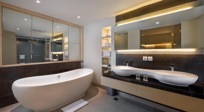 SEVN Legian Hotel