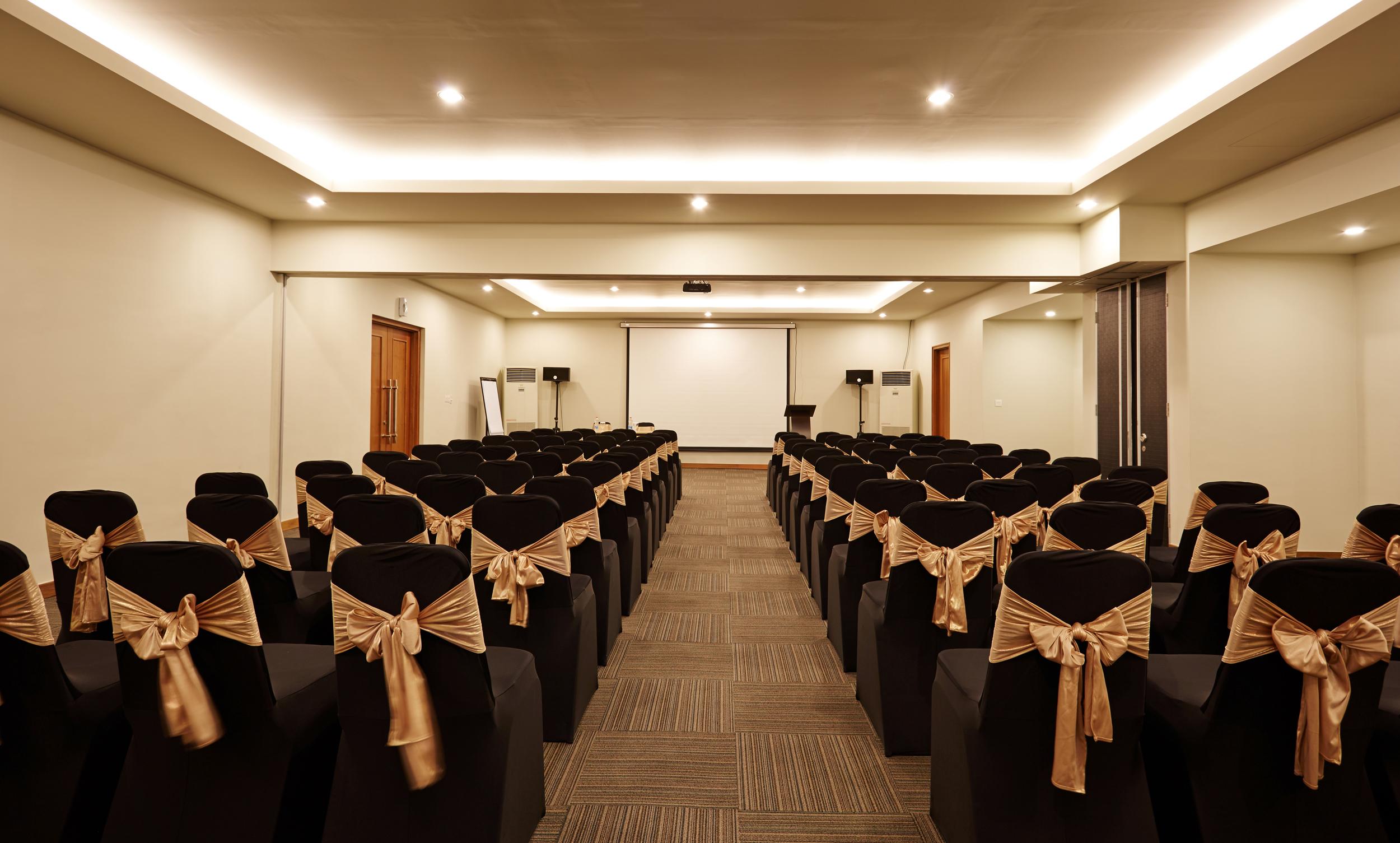 SEVN Legian Hotel
