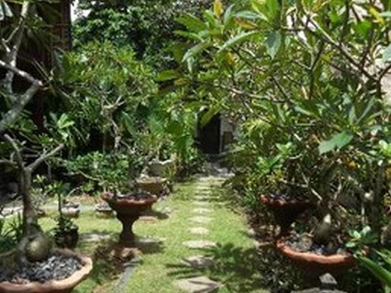 Adi Bungalow