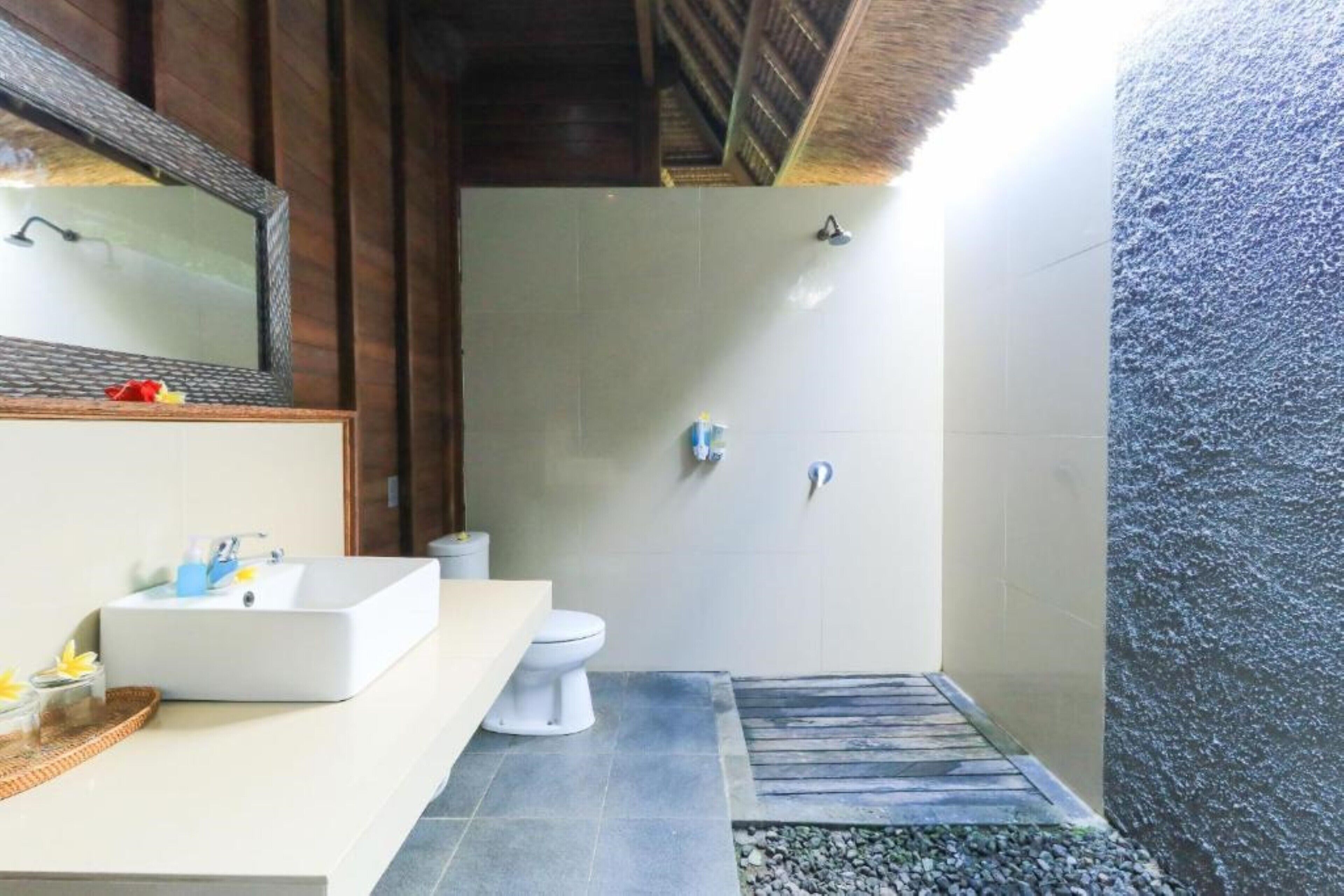 Lembongan Mantra Huts