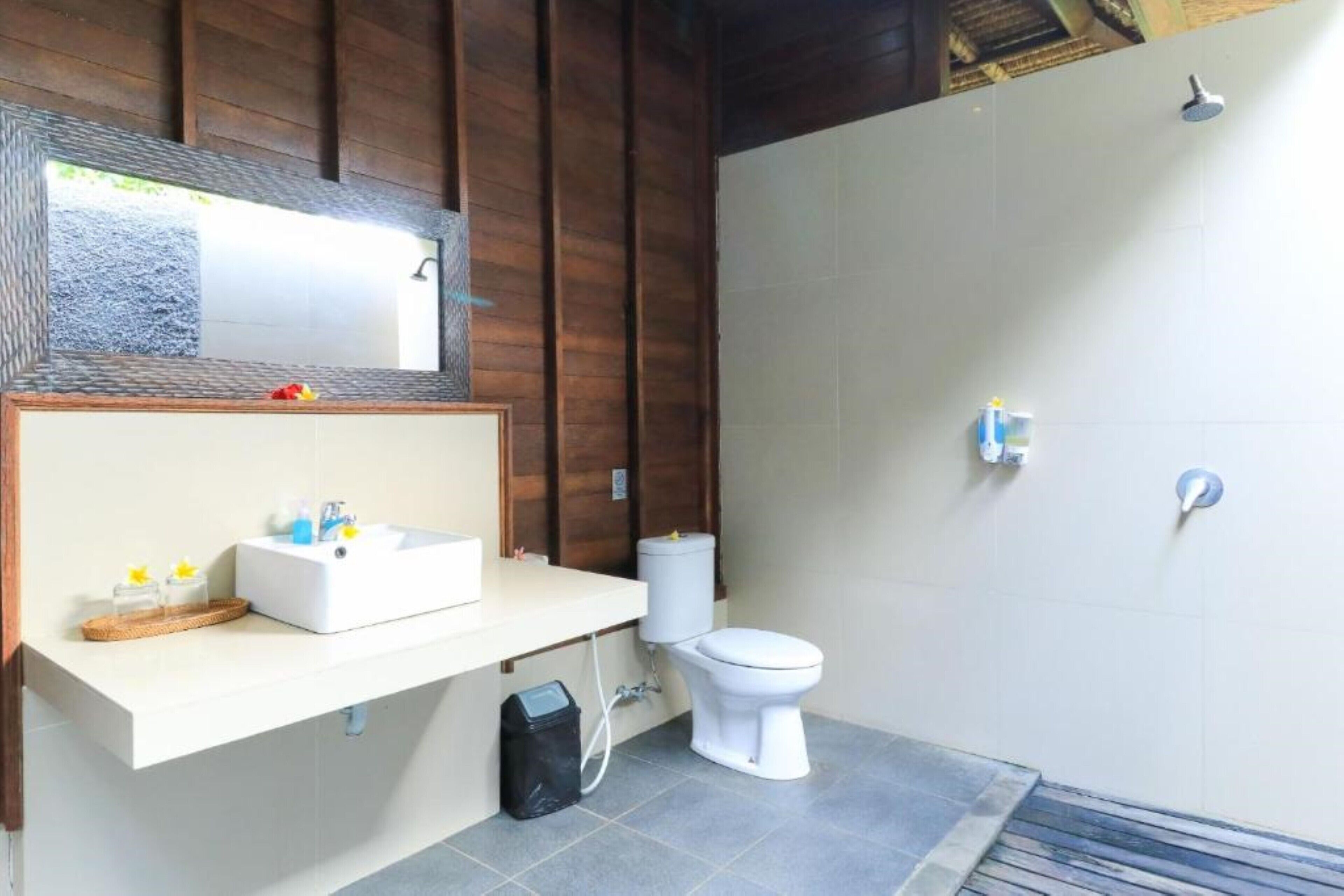 Lembongan Mantra Huts