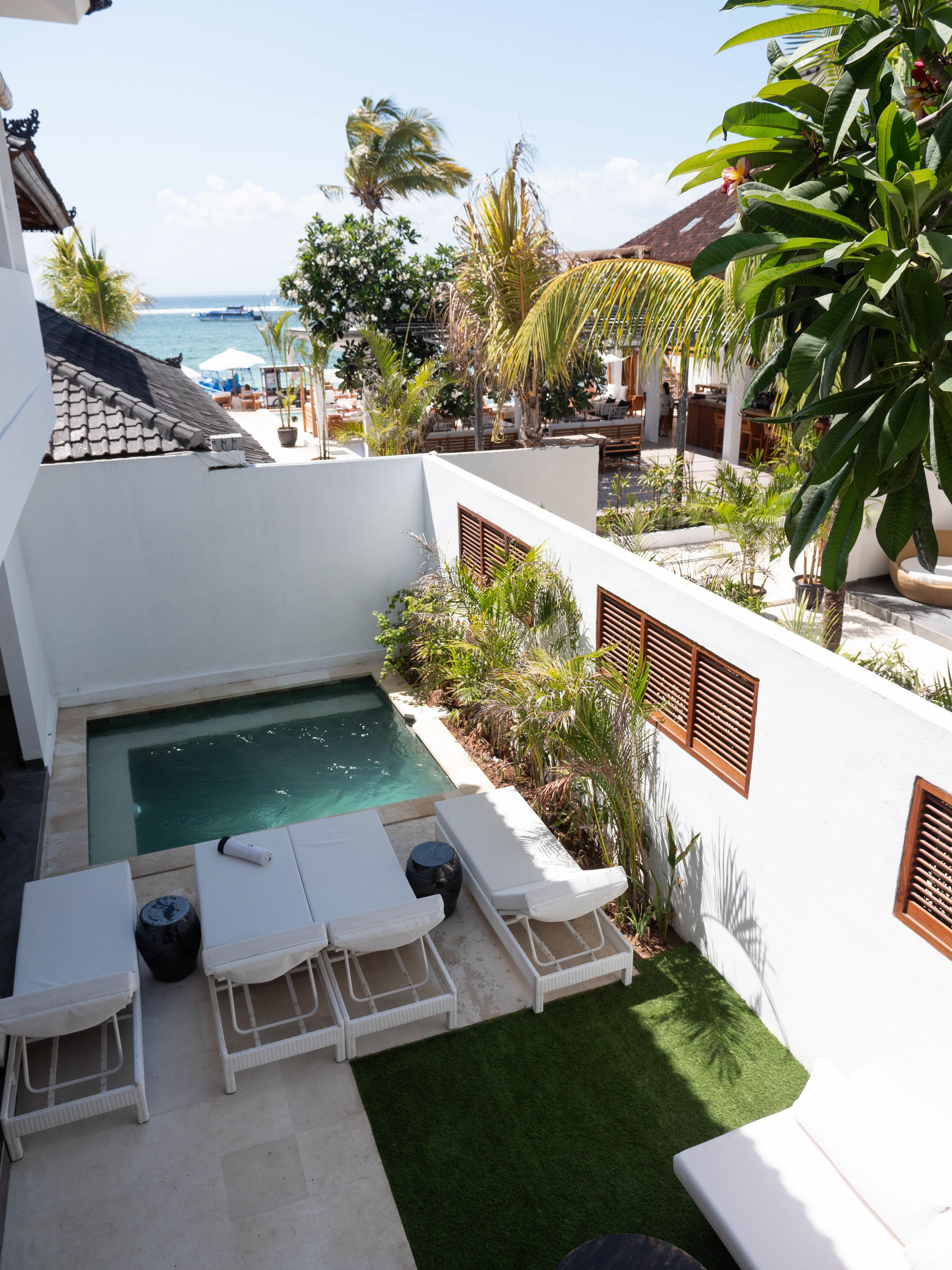 Ohana's Beachfront Resort & Beach Club