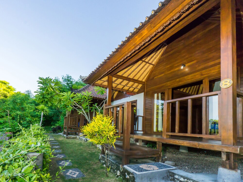 Song Lambung Beach Hut