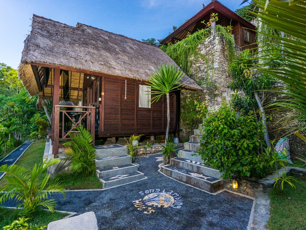 Song Lambung Beach Hut