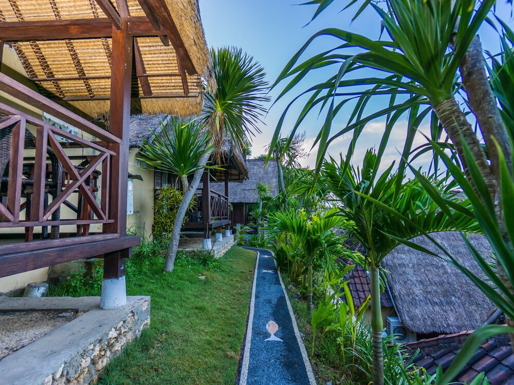 Song Lambung Beach Hut