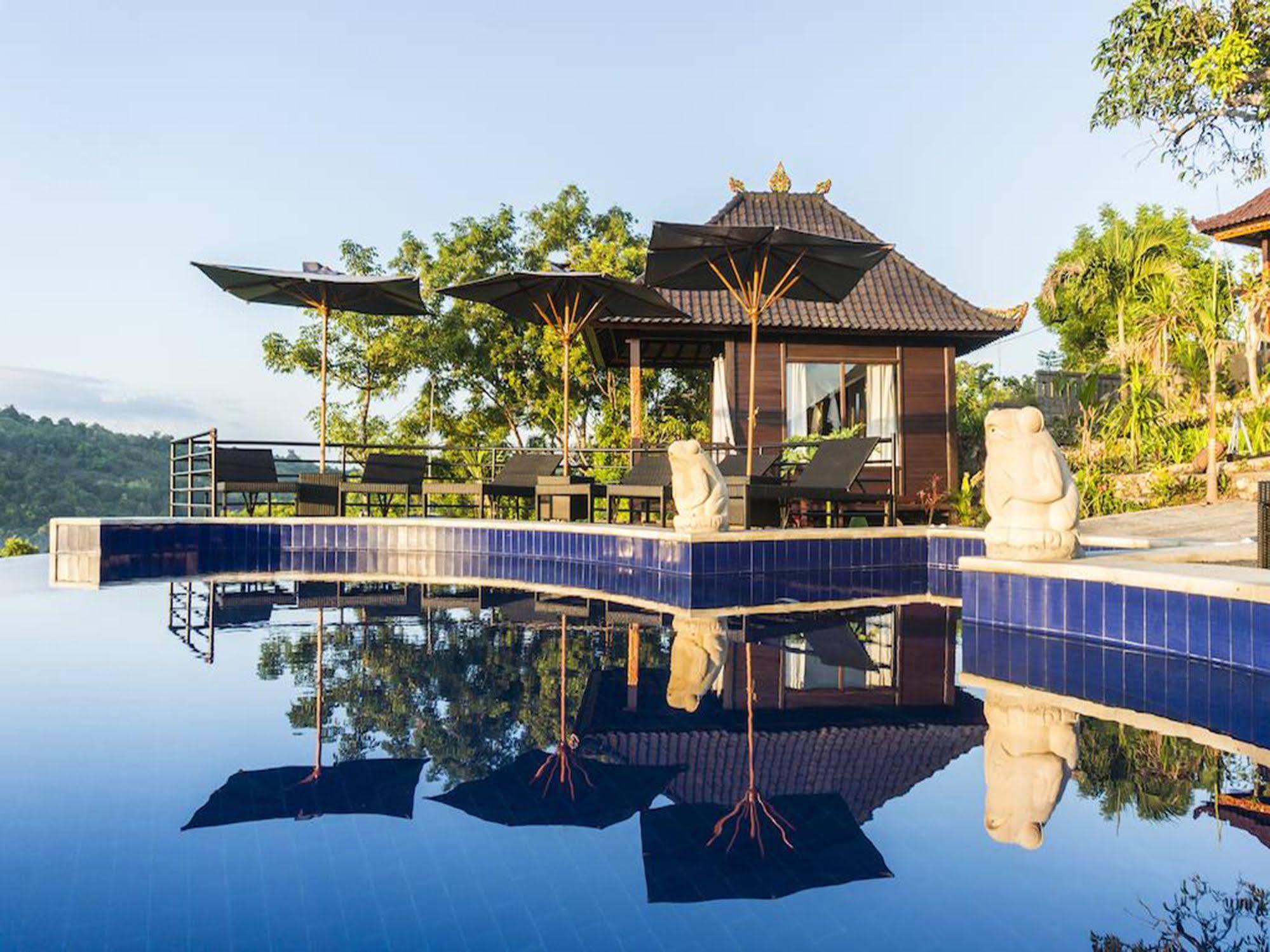 Sunrise Hut's Lembongan