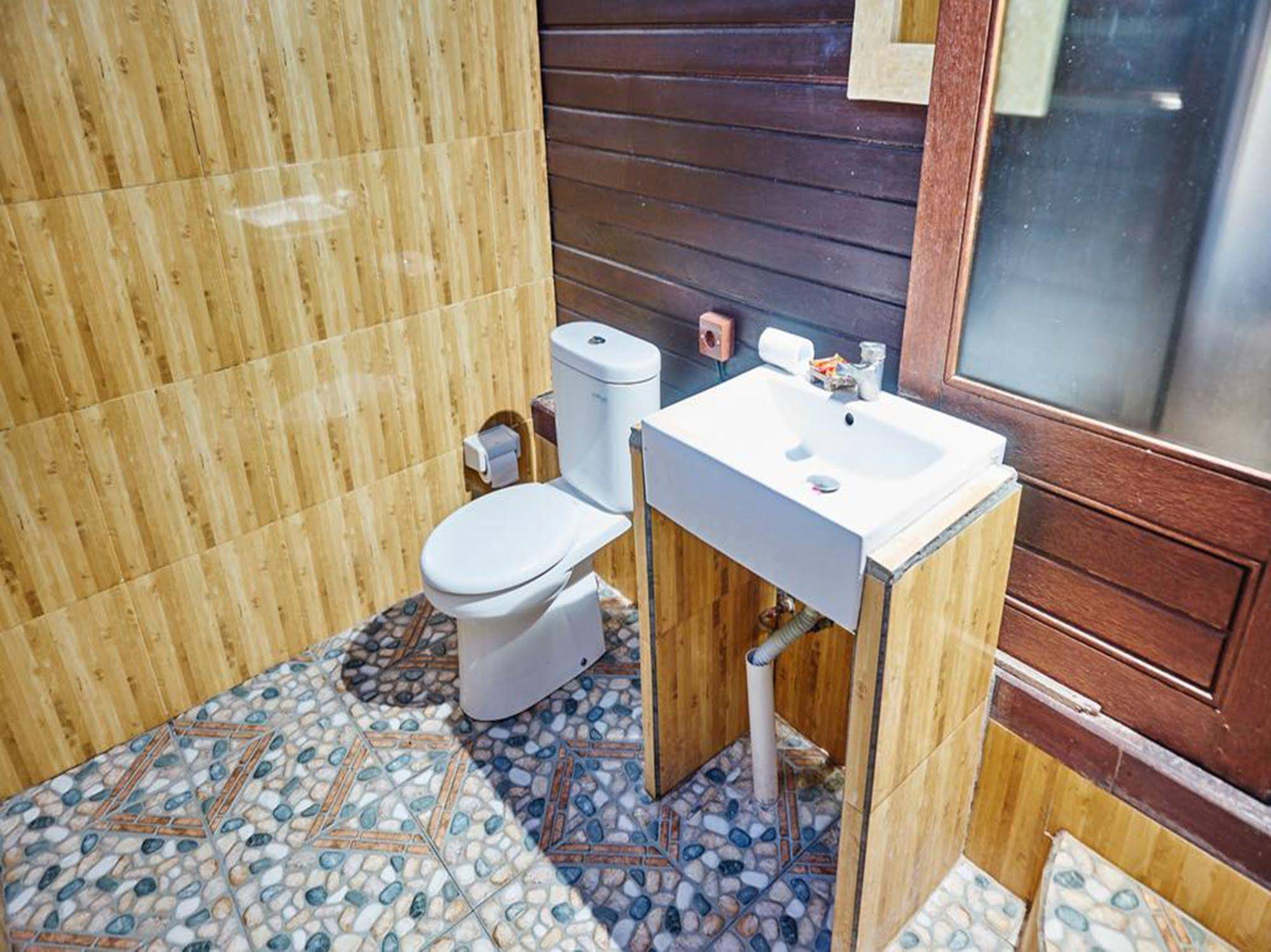 Sunrise Hut's Lembongan