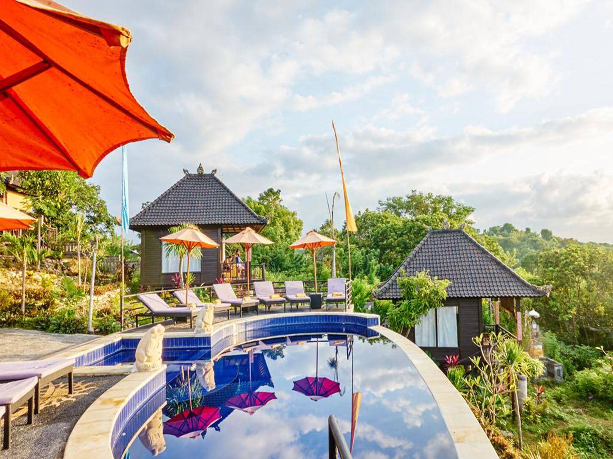 Sunrise Hut's Lembongan