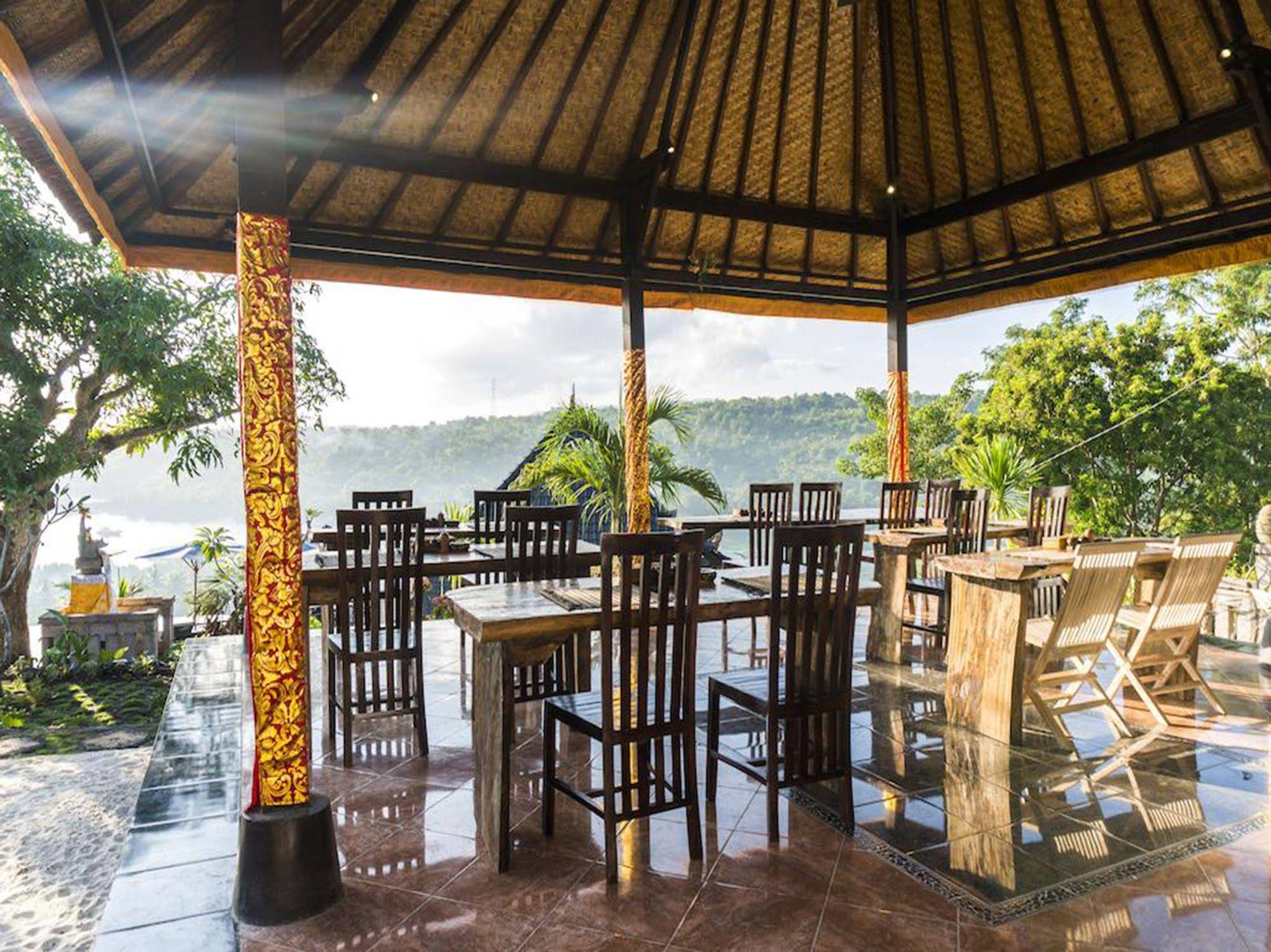 Sunrise Hut's Lembongan
