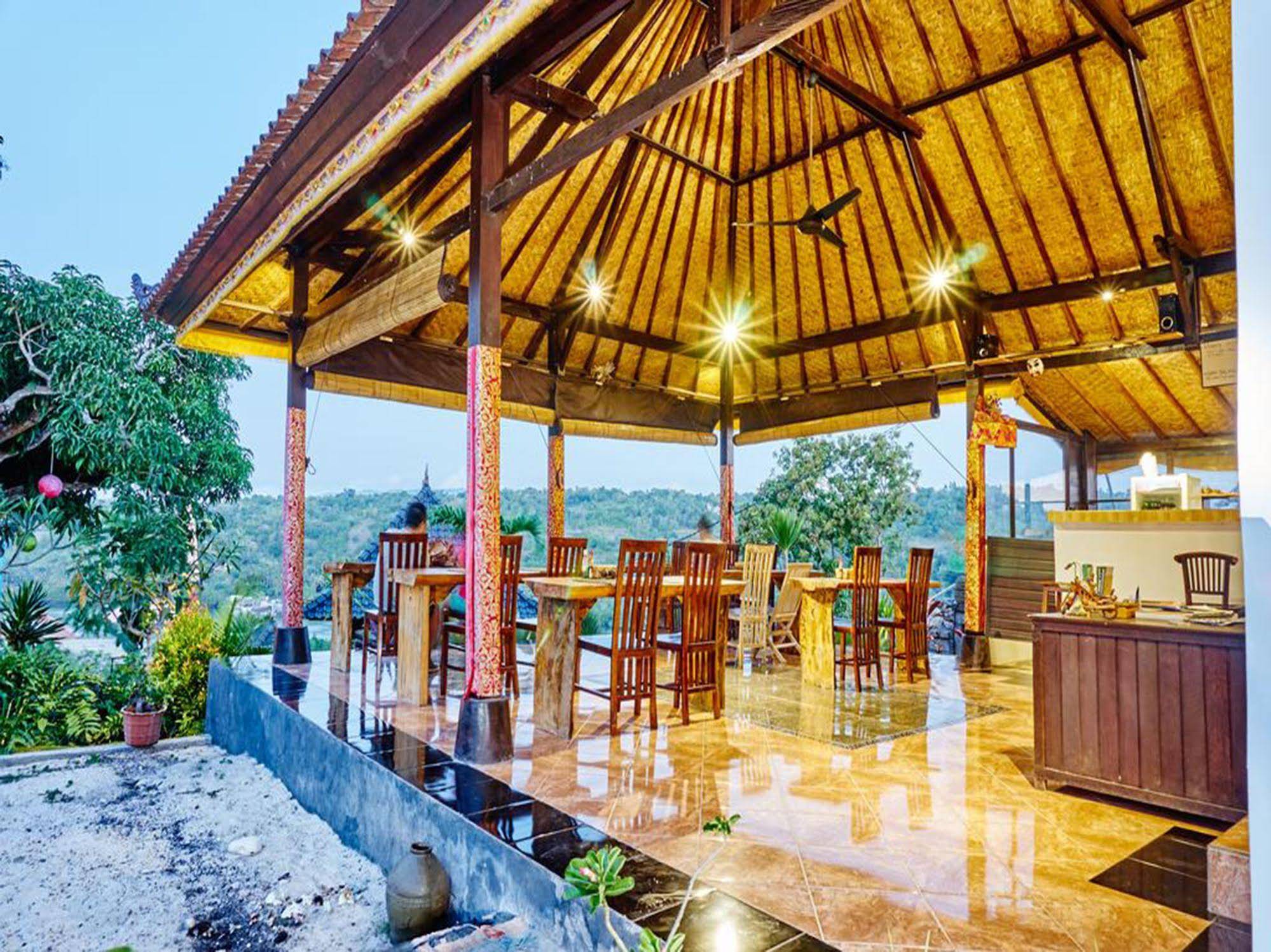 Sunrise Hut's Lembongan