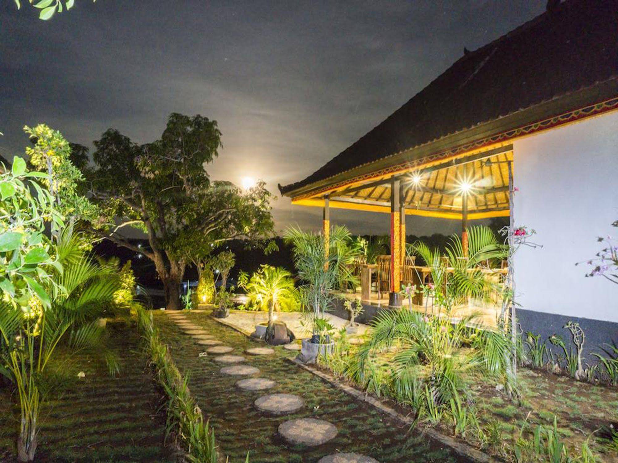 Sunrise Hut's Lembongan