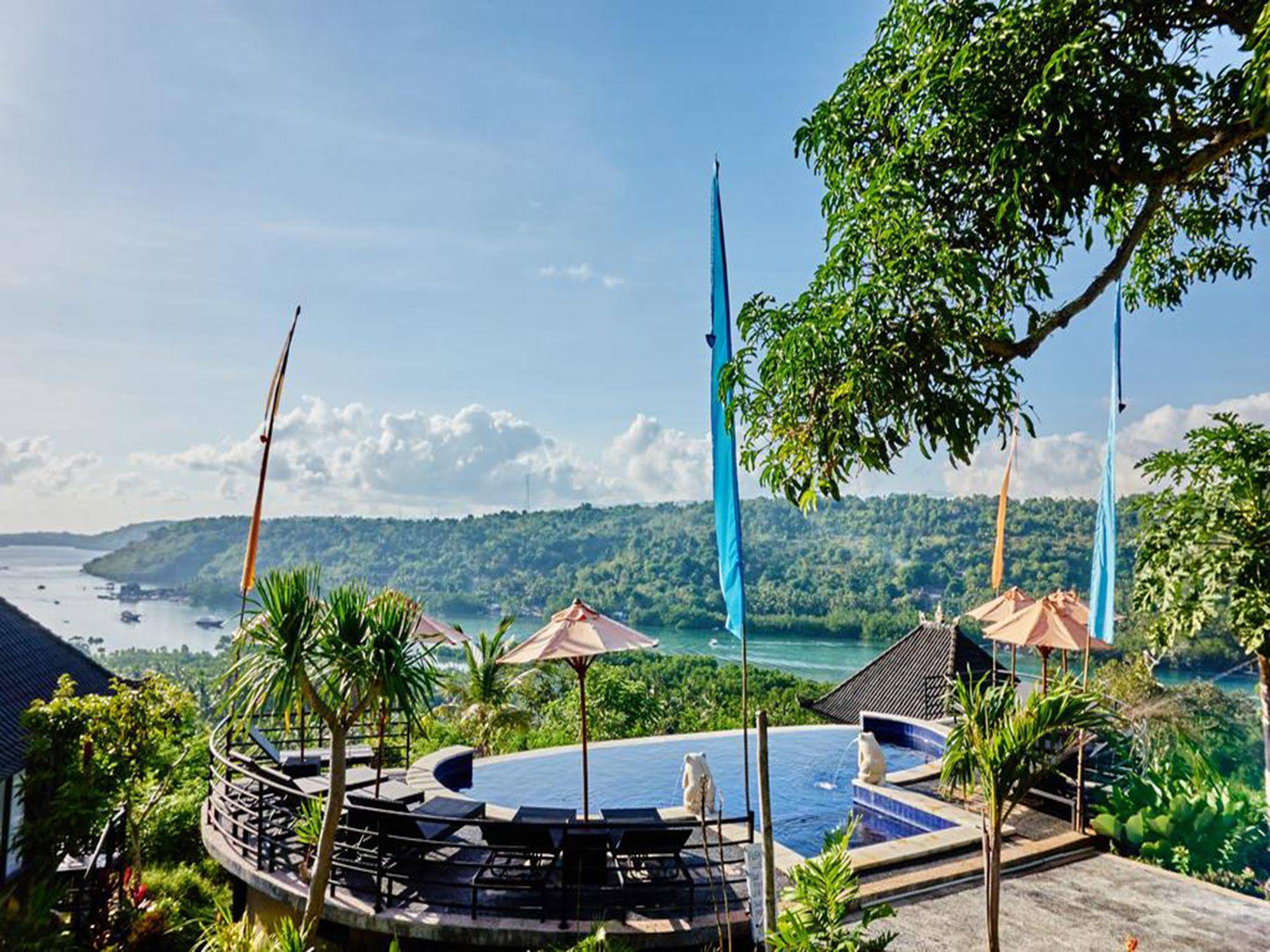 Sunrise Hut's Lembongan