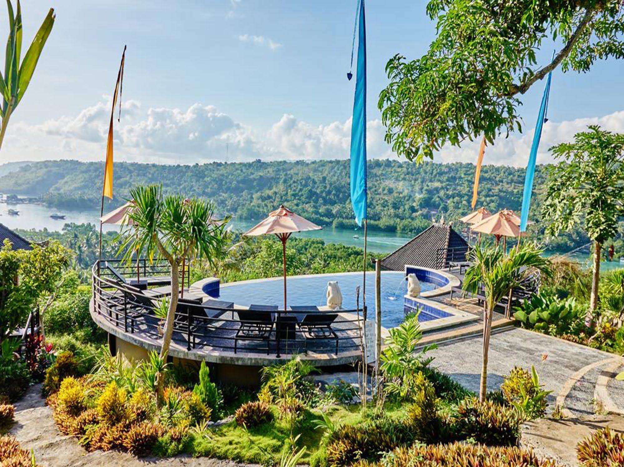 Sunrise Hut's Lembongan