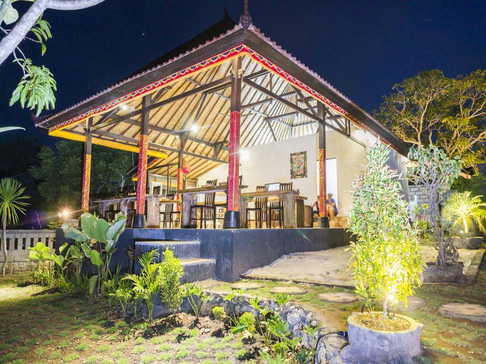 Sunrise Hut's Lembongan