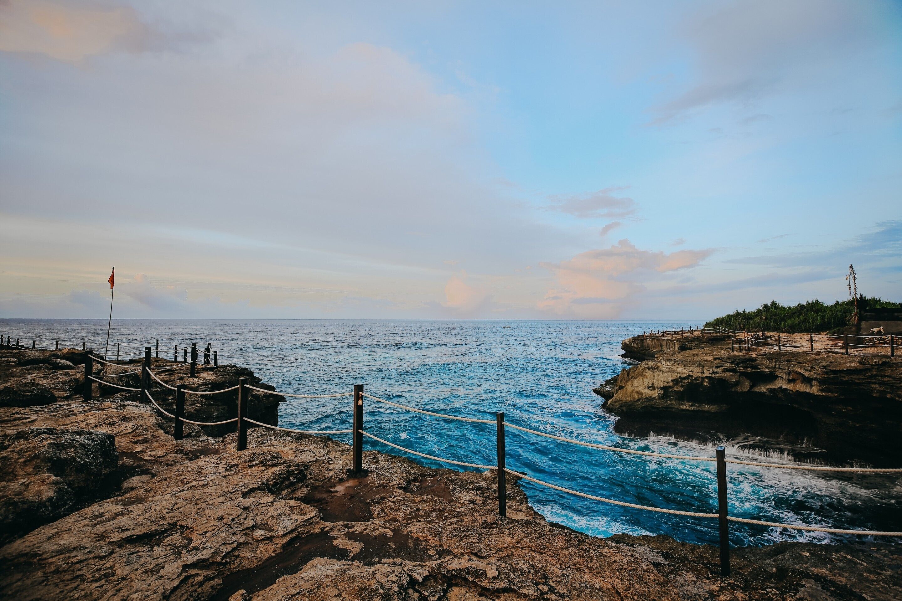 Tapa Bale Gede Lembongan by Pramana