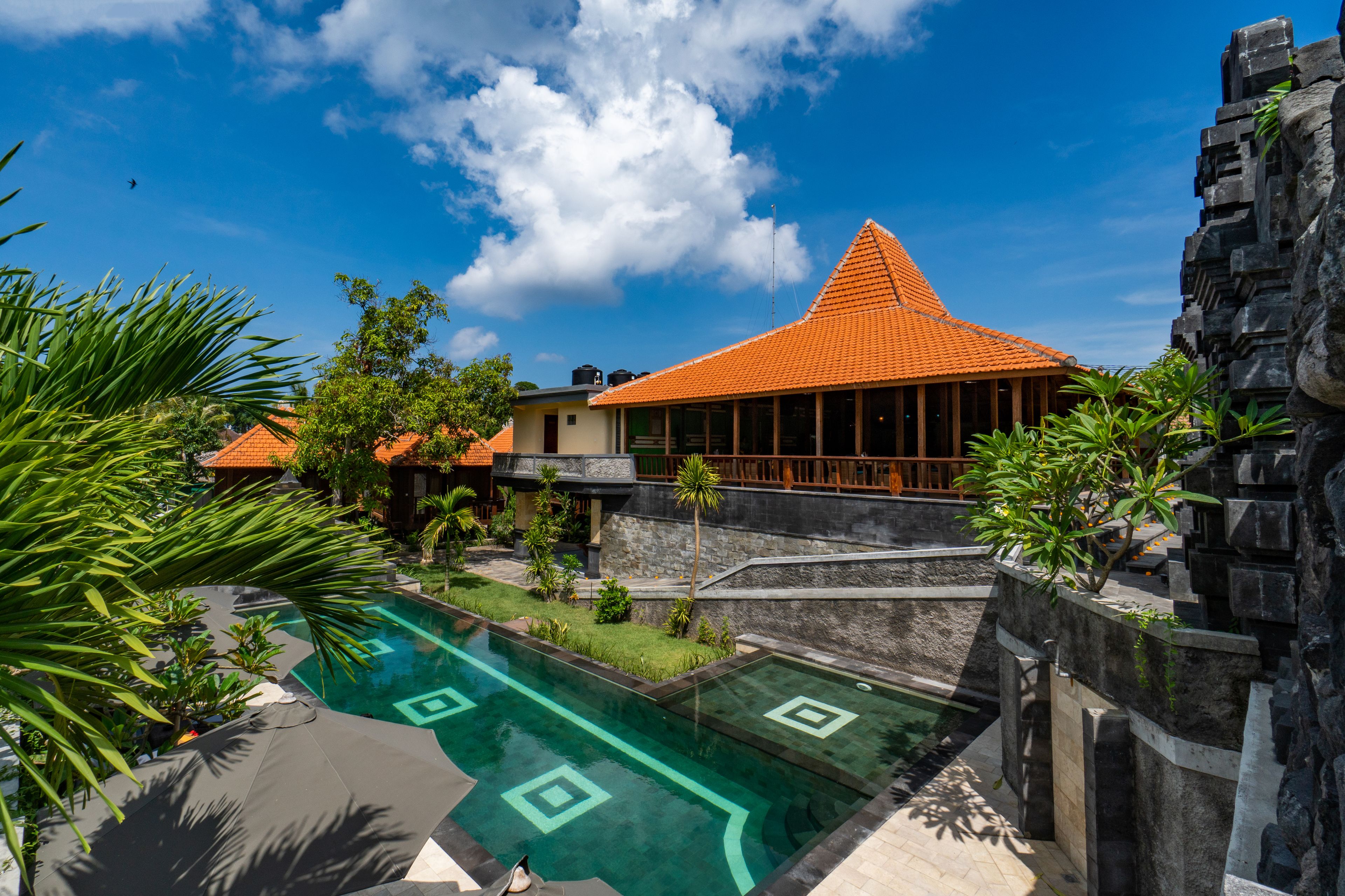 Tapa Bale Gede Lembongan by Pramana