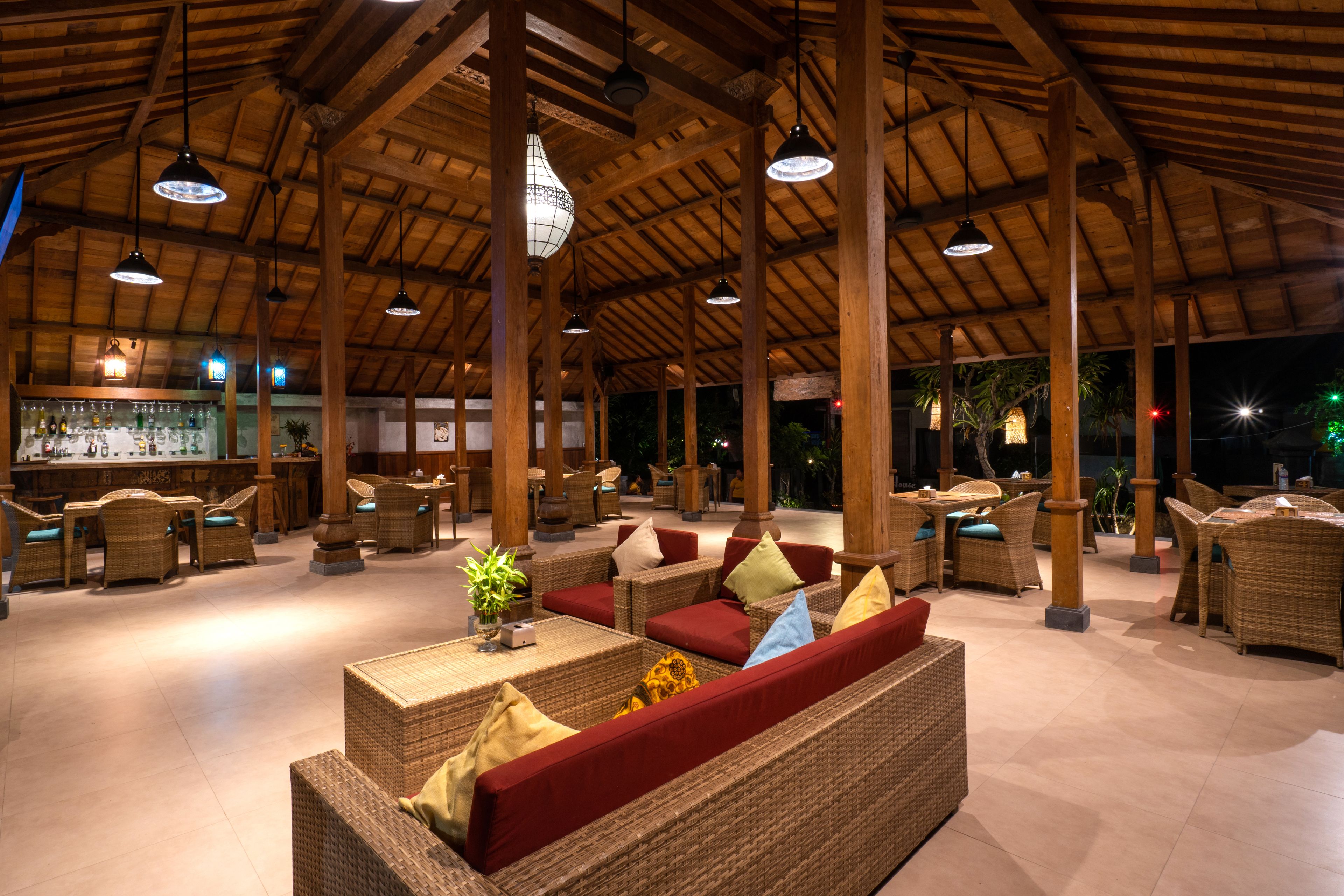 Tapa Bale Gede Lembongan by Pramana