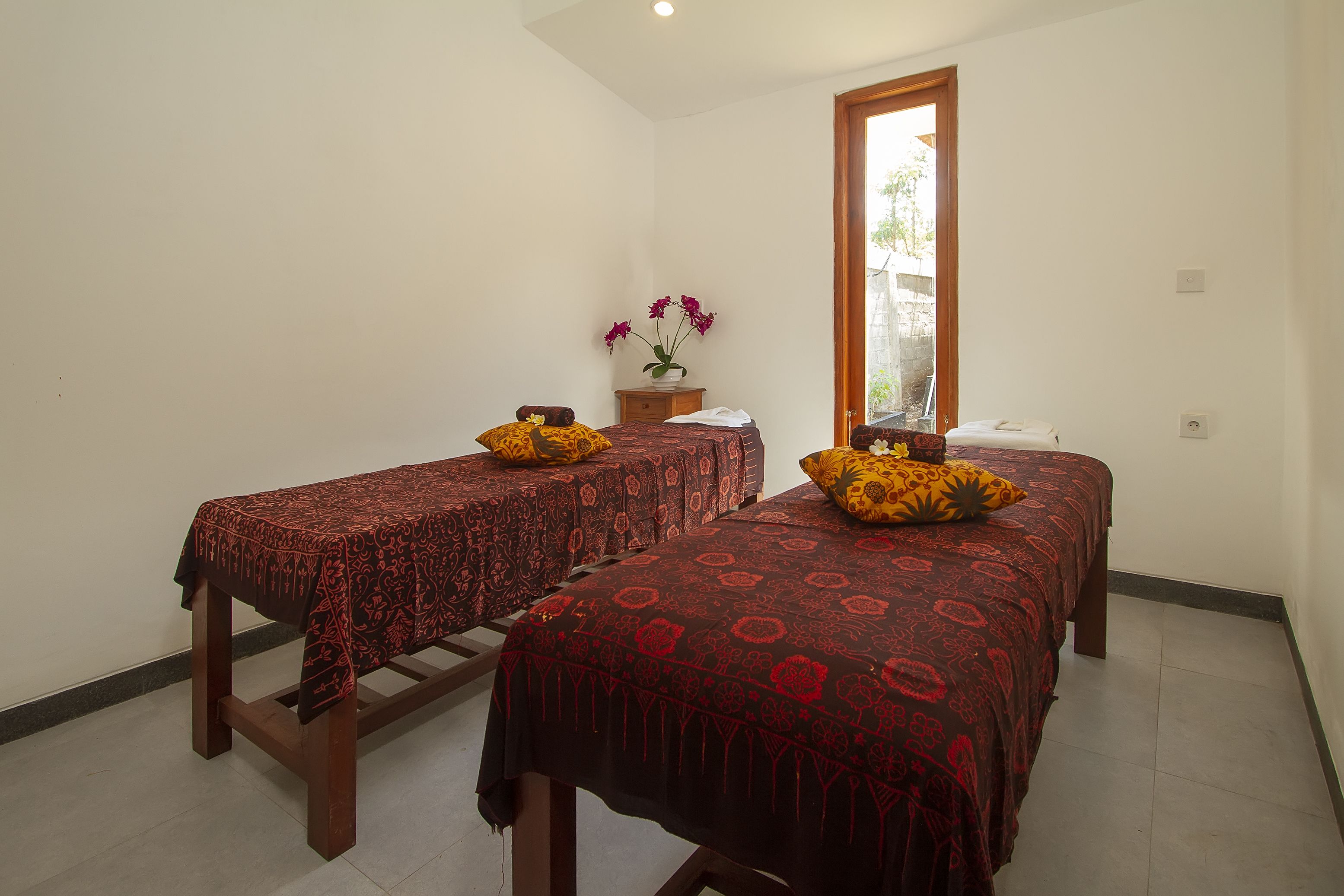 Tapa Bale Gede Lembongan by Pramana