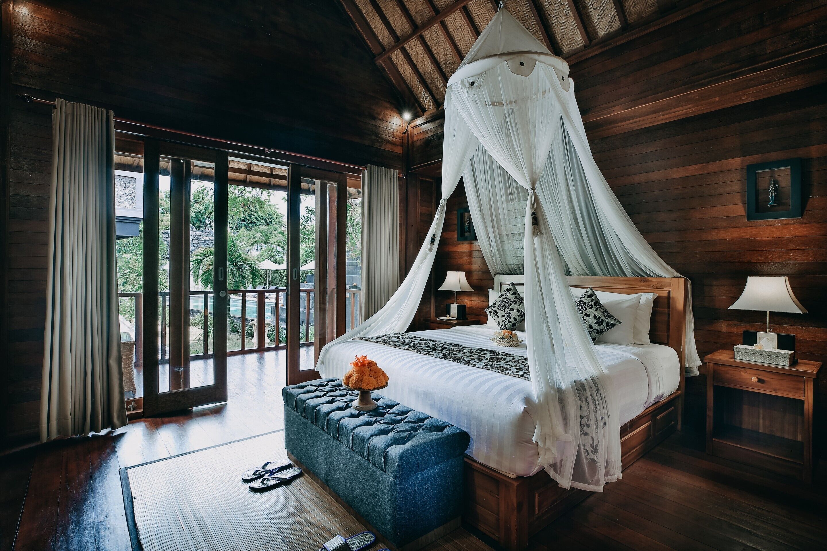 Tapa Bale Gede Lembongan by Pramana