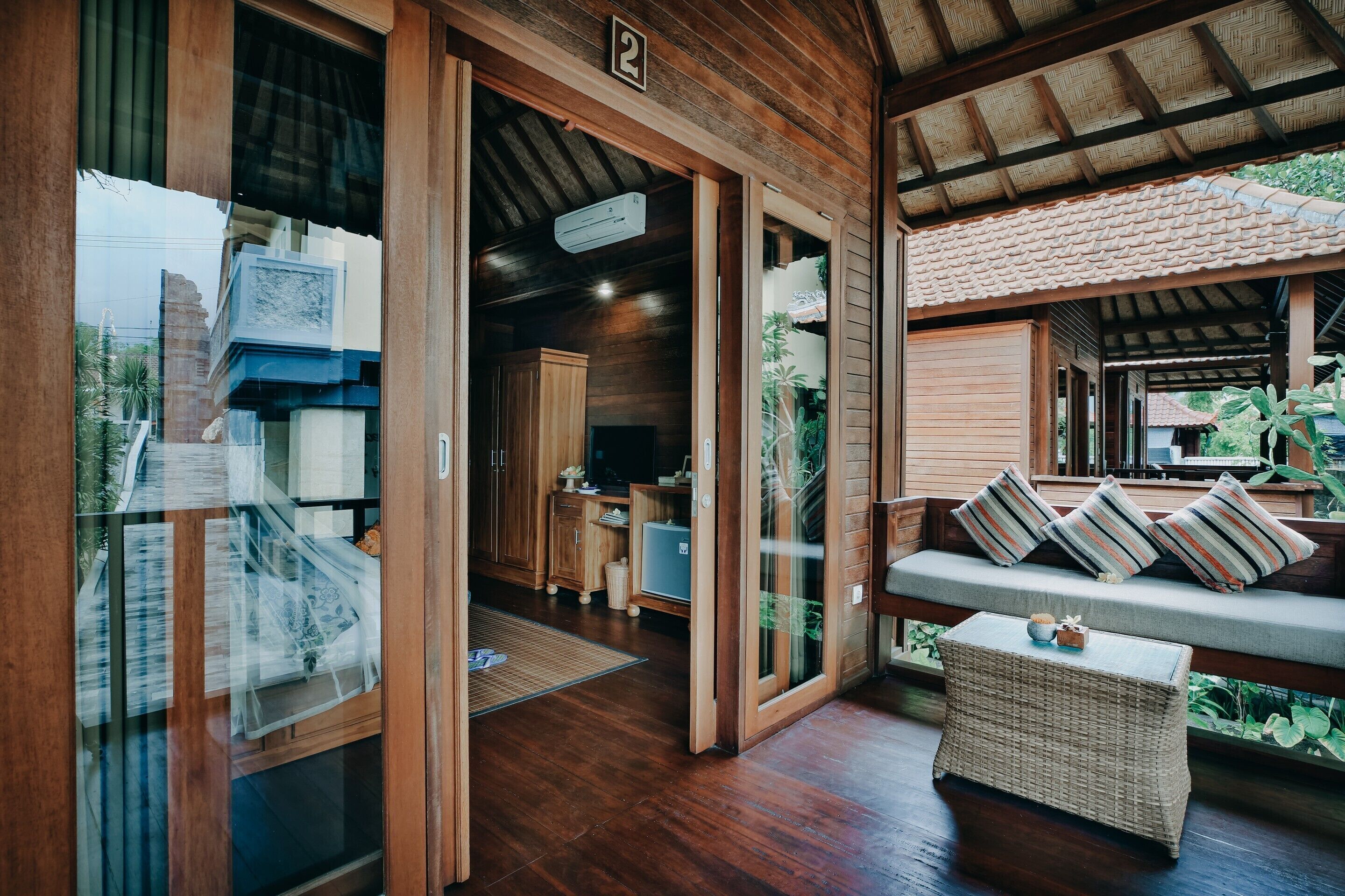 Tapa Bale Gede Lembongan by Pramana