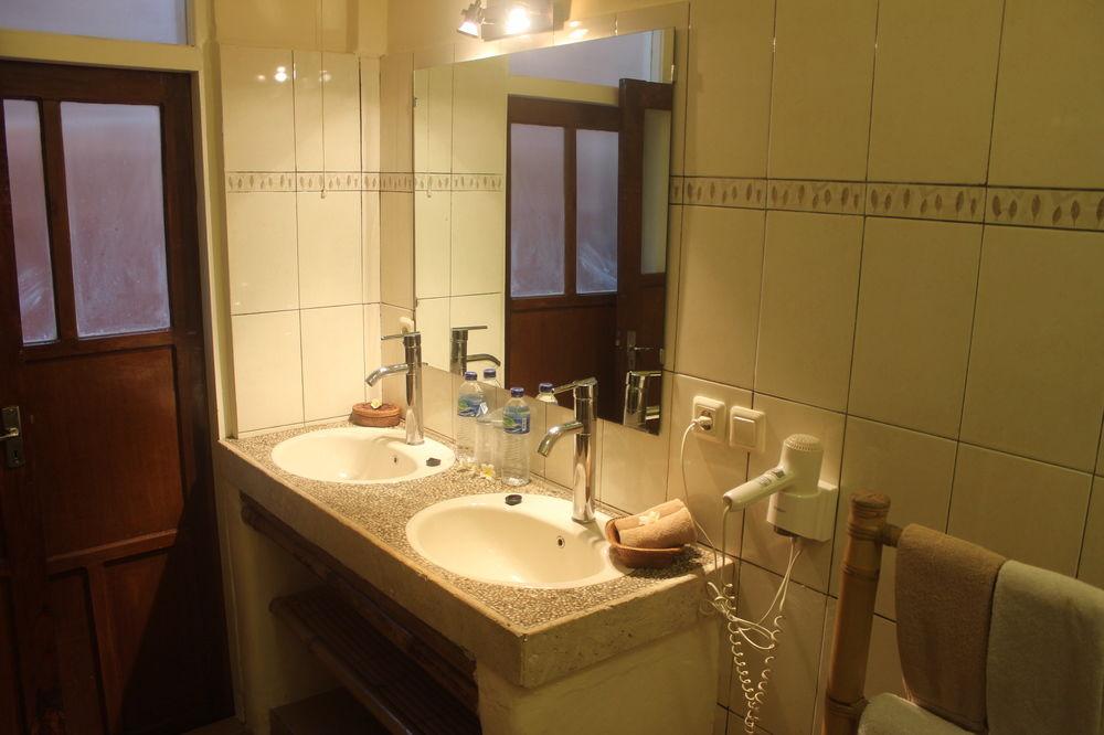 Chonos Hotel Lovina