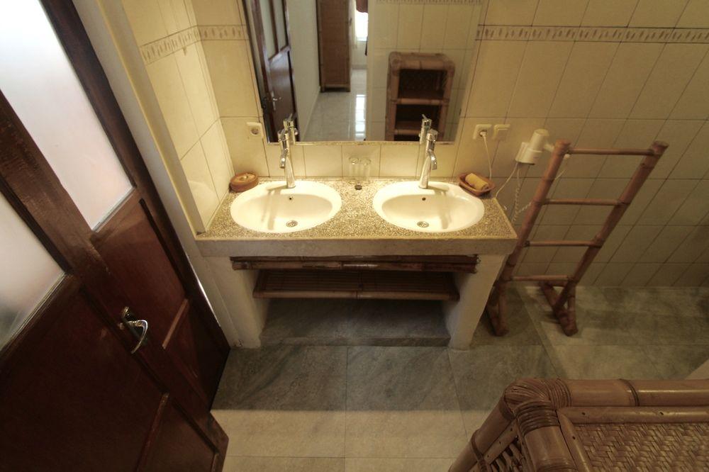 Chonos Hotel Lovina