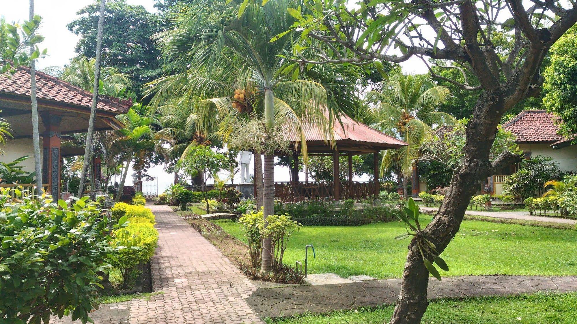 Lovina Beach Hotel