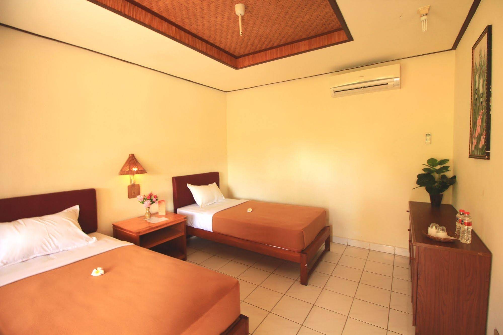 Lovina Beach Hotel