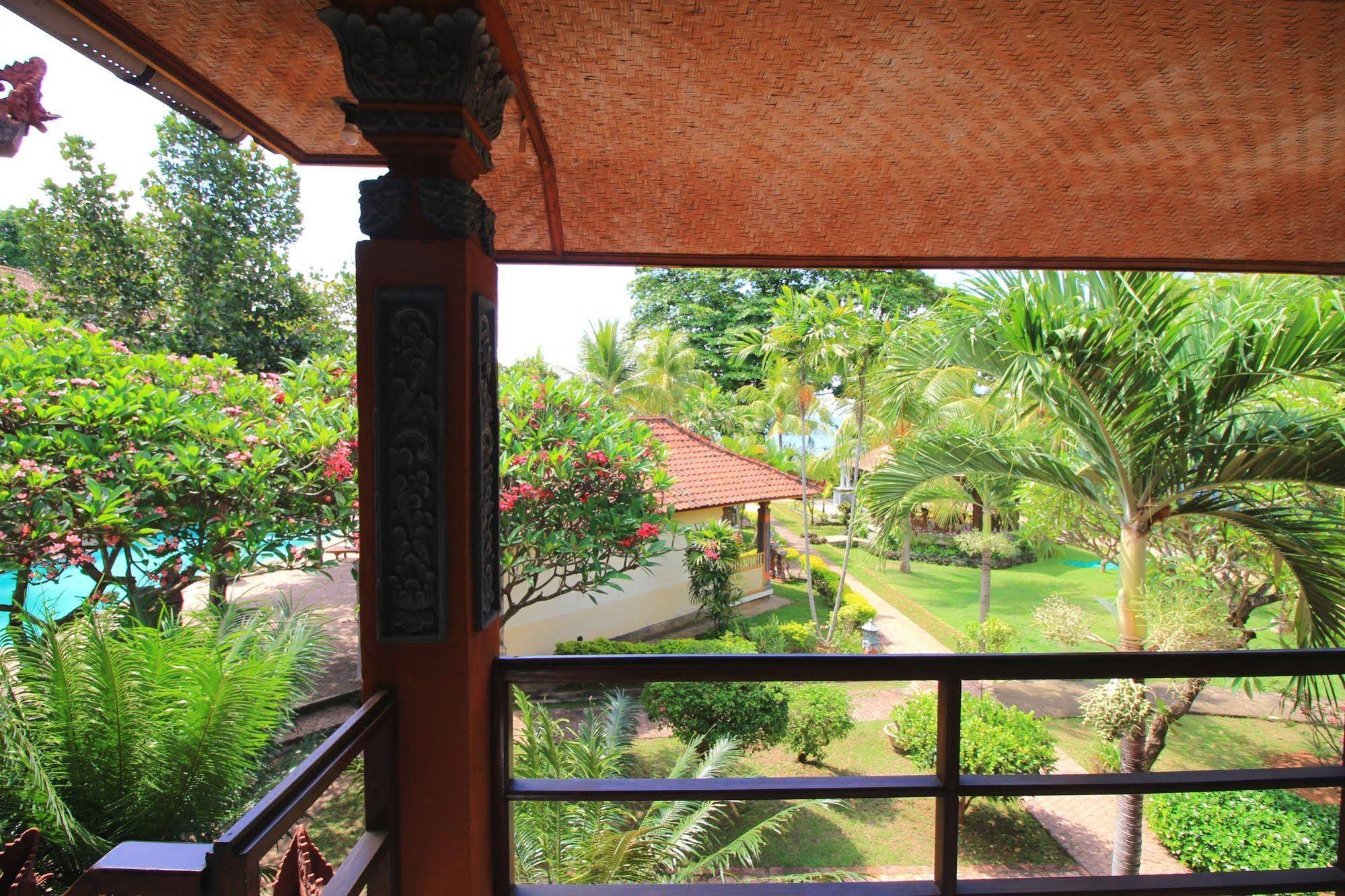 Lovina Beach Hotel