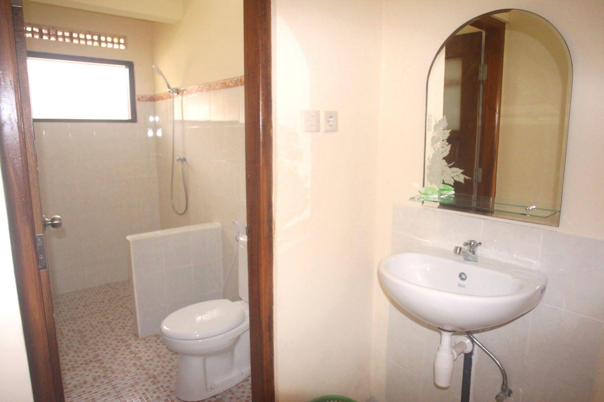 Lovina Beach Hotel