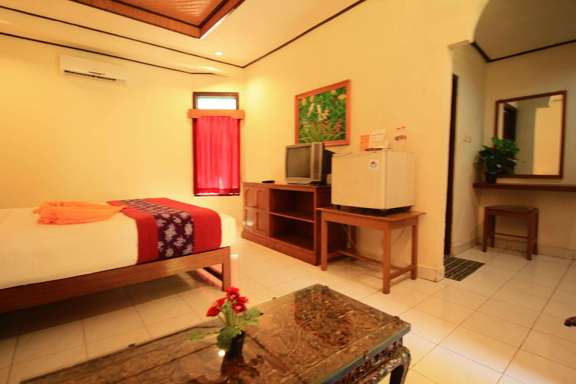 Lovina Beach Hotel