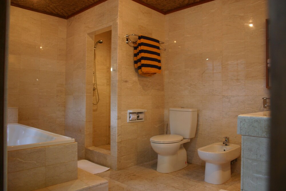 Nusa Indah Bungalows & Villa