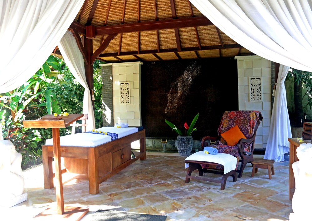 Nusa Indah Bungalows & Villa