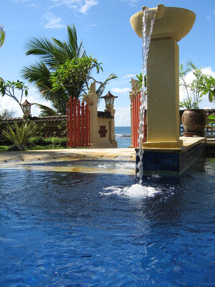 Nusa Indah Bungalows & Villa