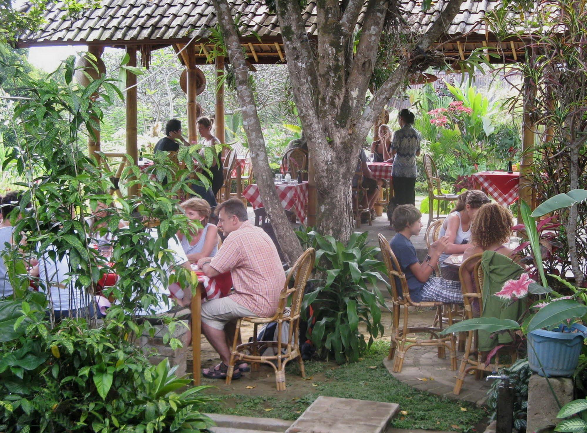 Karang Sari Guesthouse & Restaurant