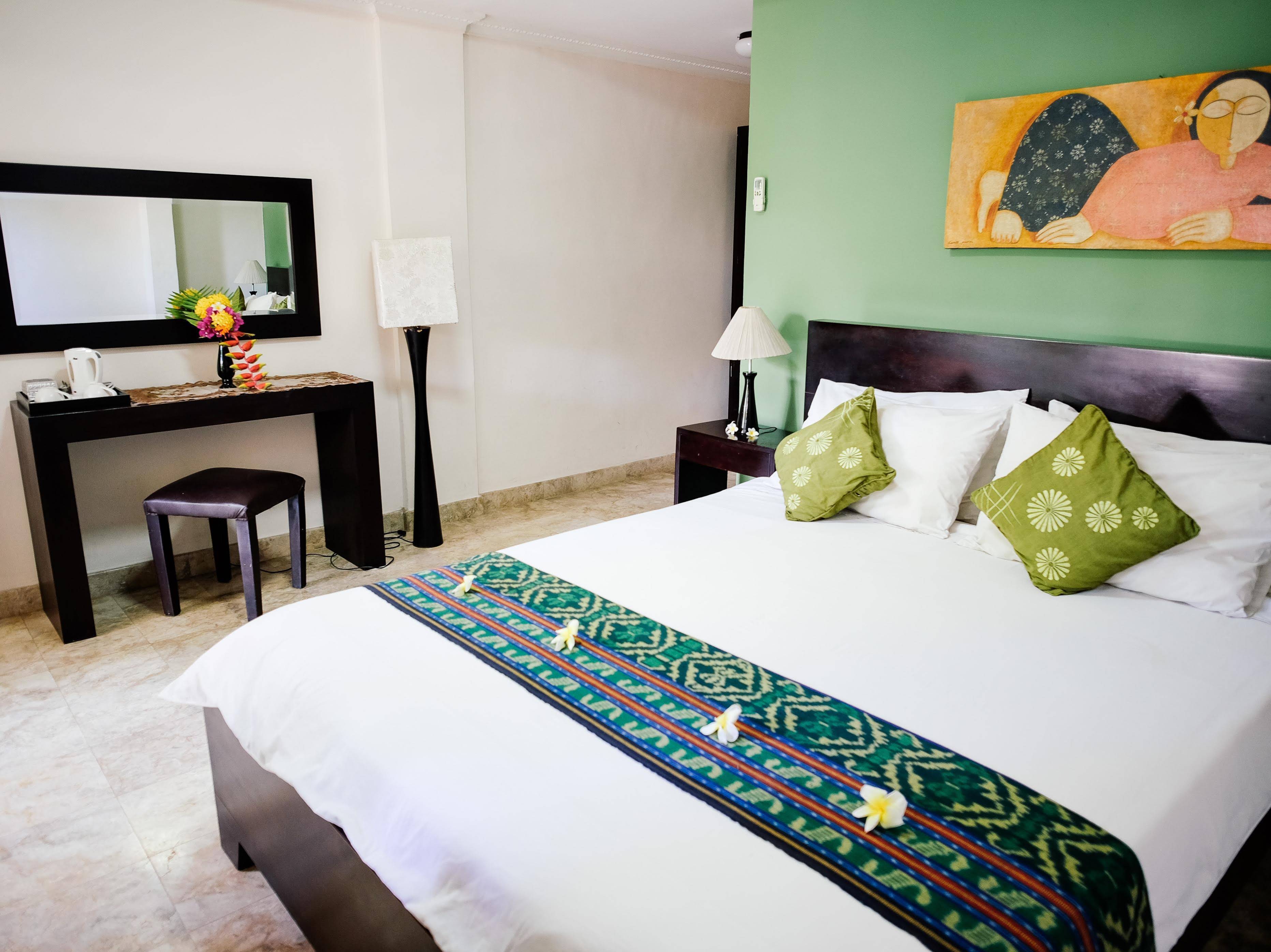 Hotel Ellie's
