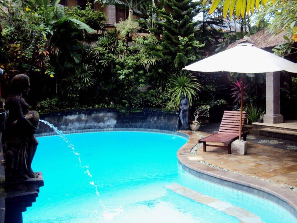 Hotel Ellie's