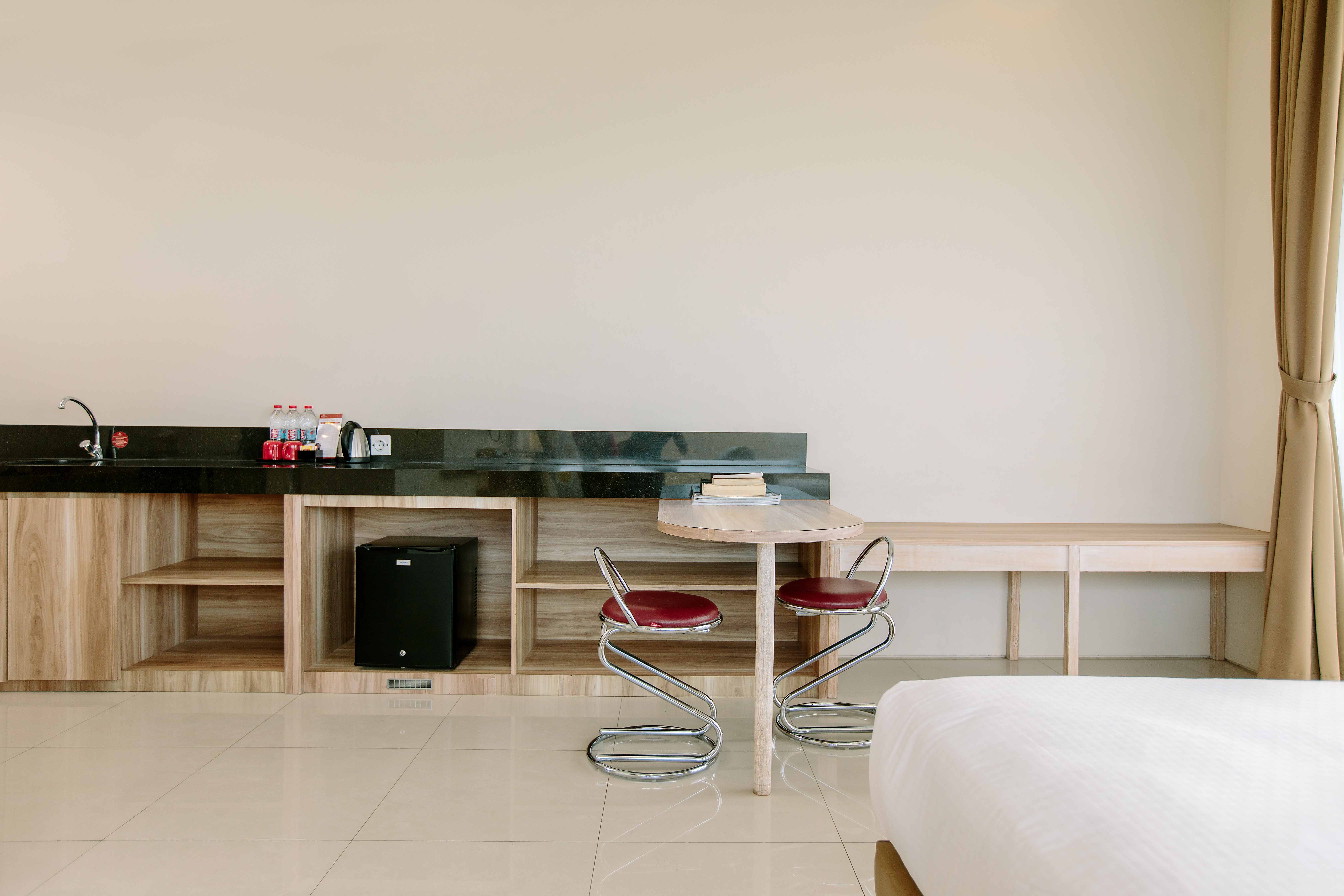 Mahogany Hotel