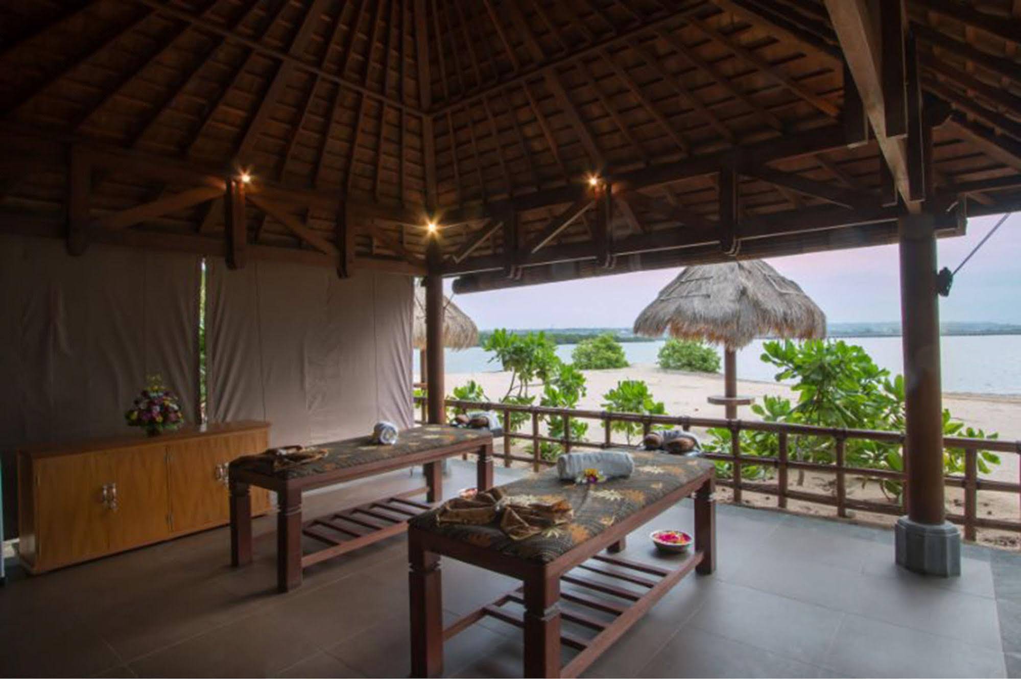 Peninsula Bay Resort