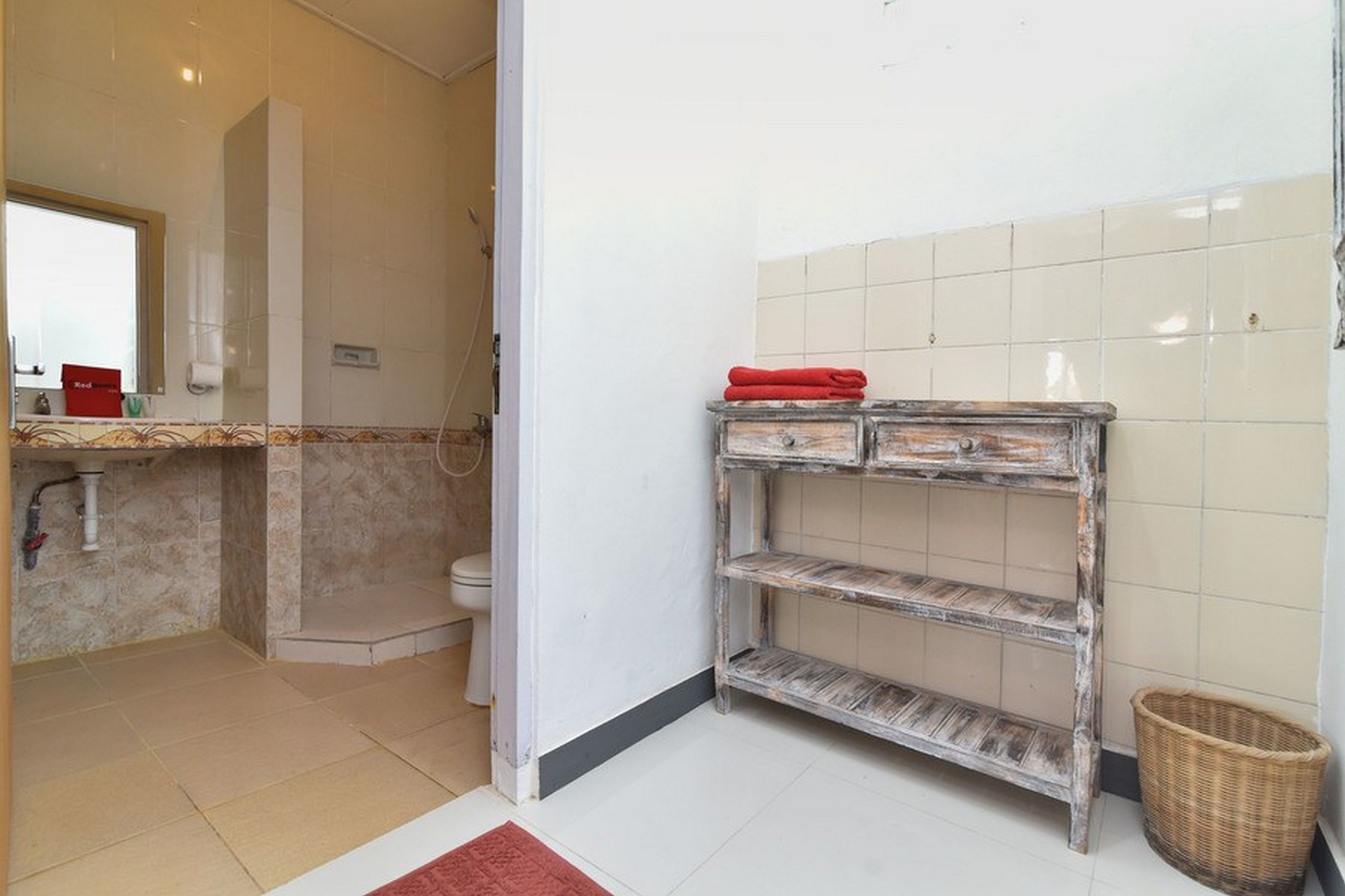 Rasa Sayang Beach Inn by RedDoorz